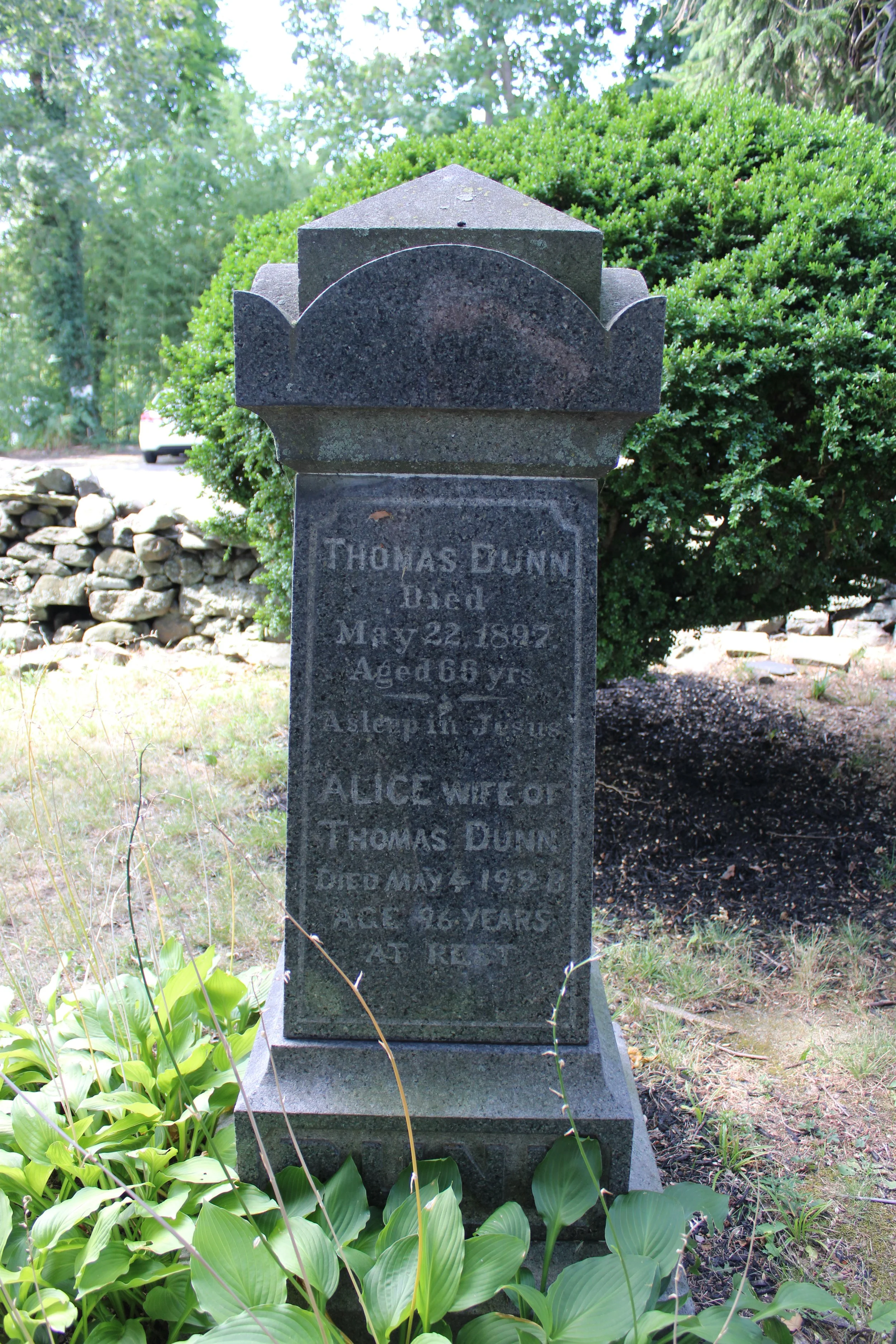 Pic-1034 (Grave Stone-Thomas Dunn (Dusenberry-Underhill Cemetery))