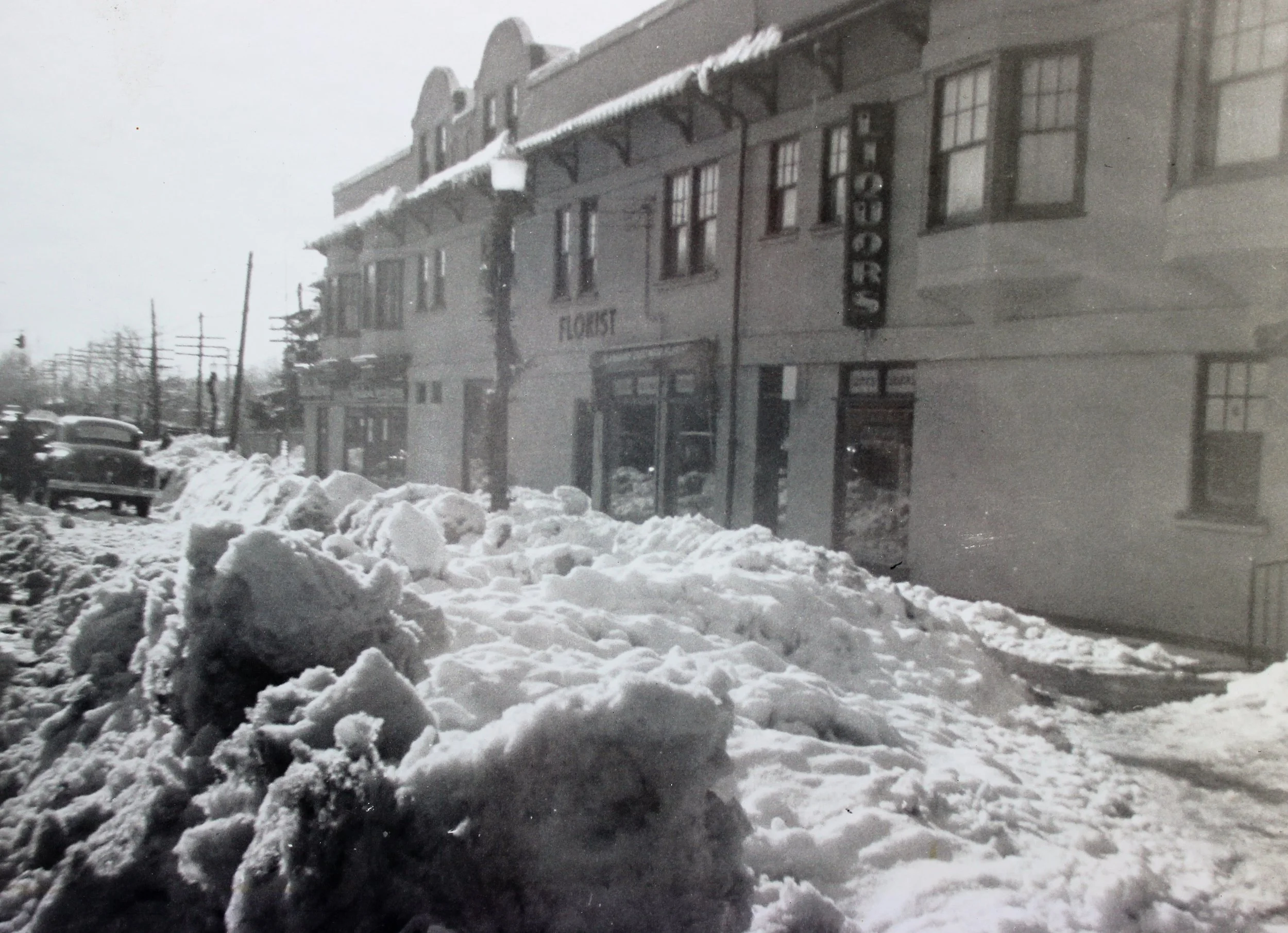 Pic-247 (Crestwood Plaza, snowstorm ~1940)