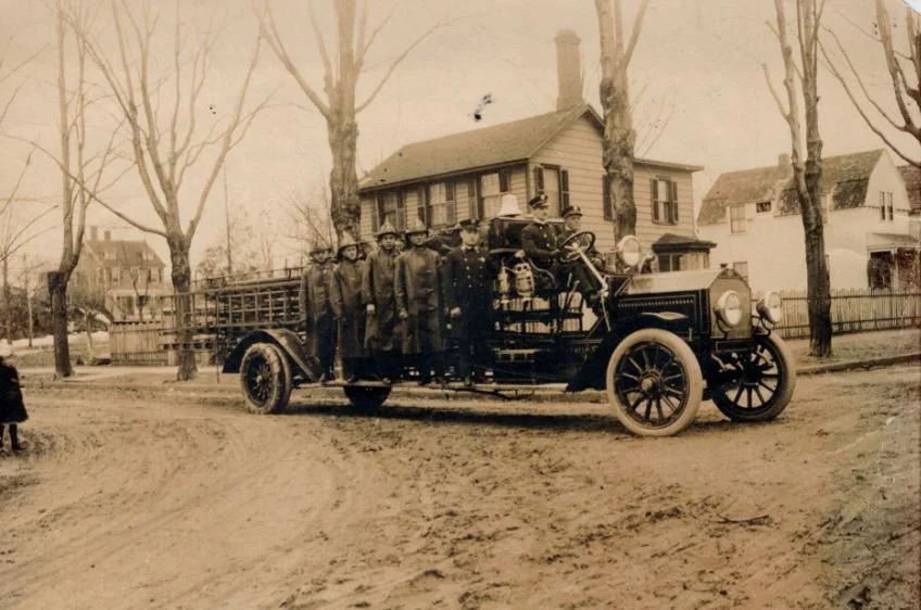 Pic-66 (Fire Truck facing Parkway Oval, corner of Lake Ave. & Bronx St. House in 
background is Roy Lockwood's house ~1920)