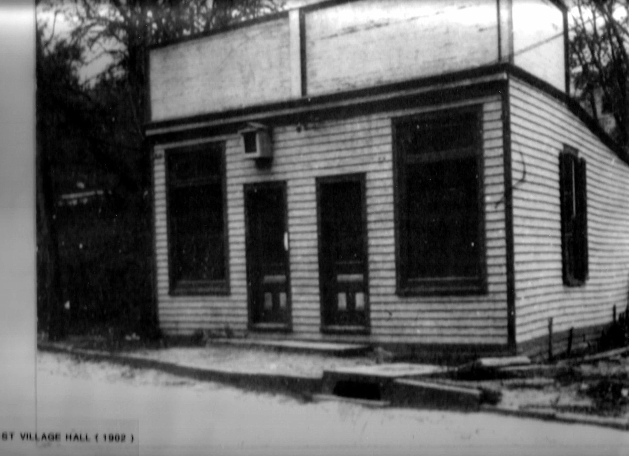Pic-908 (Village Hall, 1902)