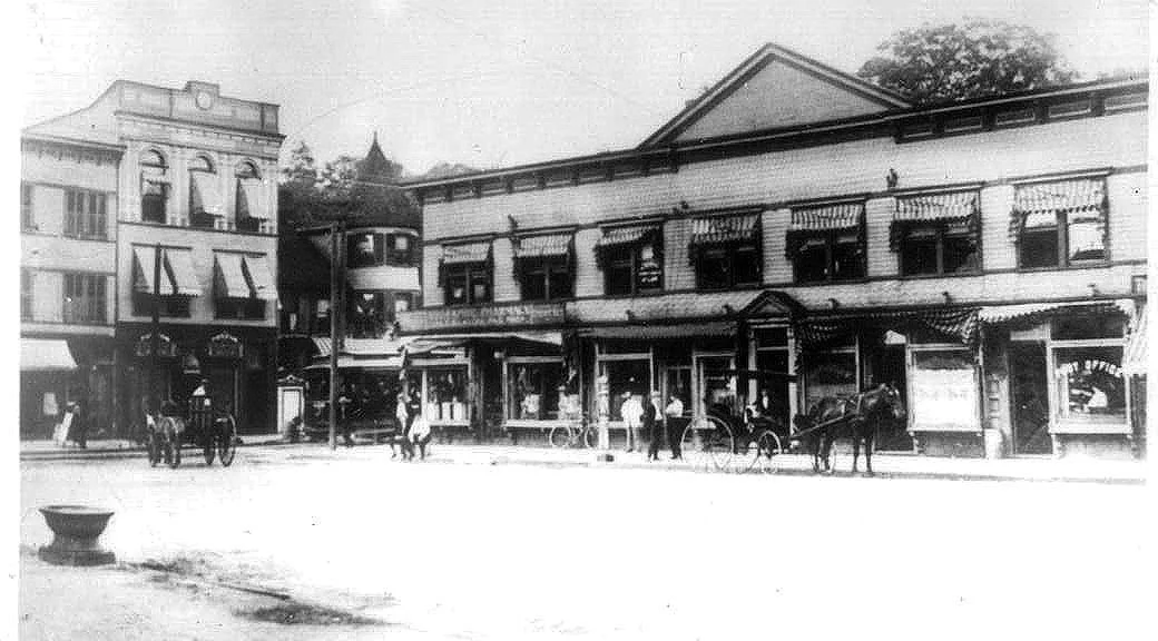 Pic-602 (Horse and Buggys)