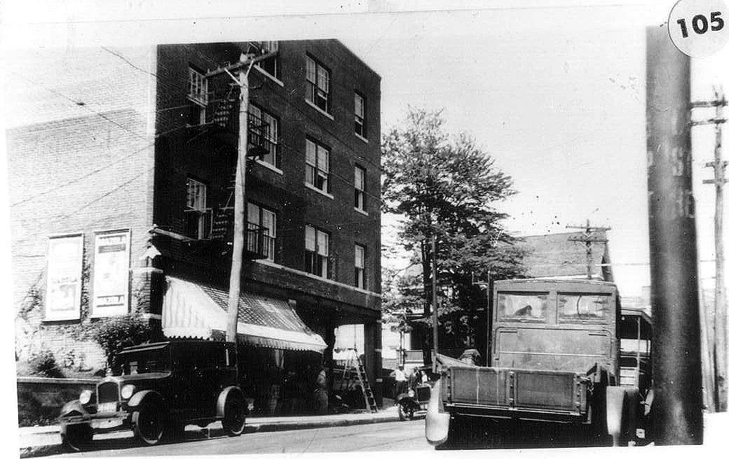 Pic-639 (Truck on Street)