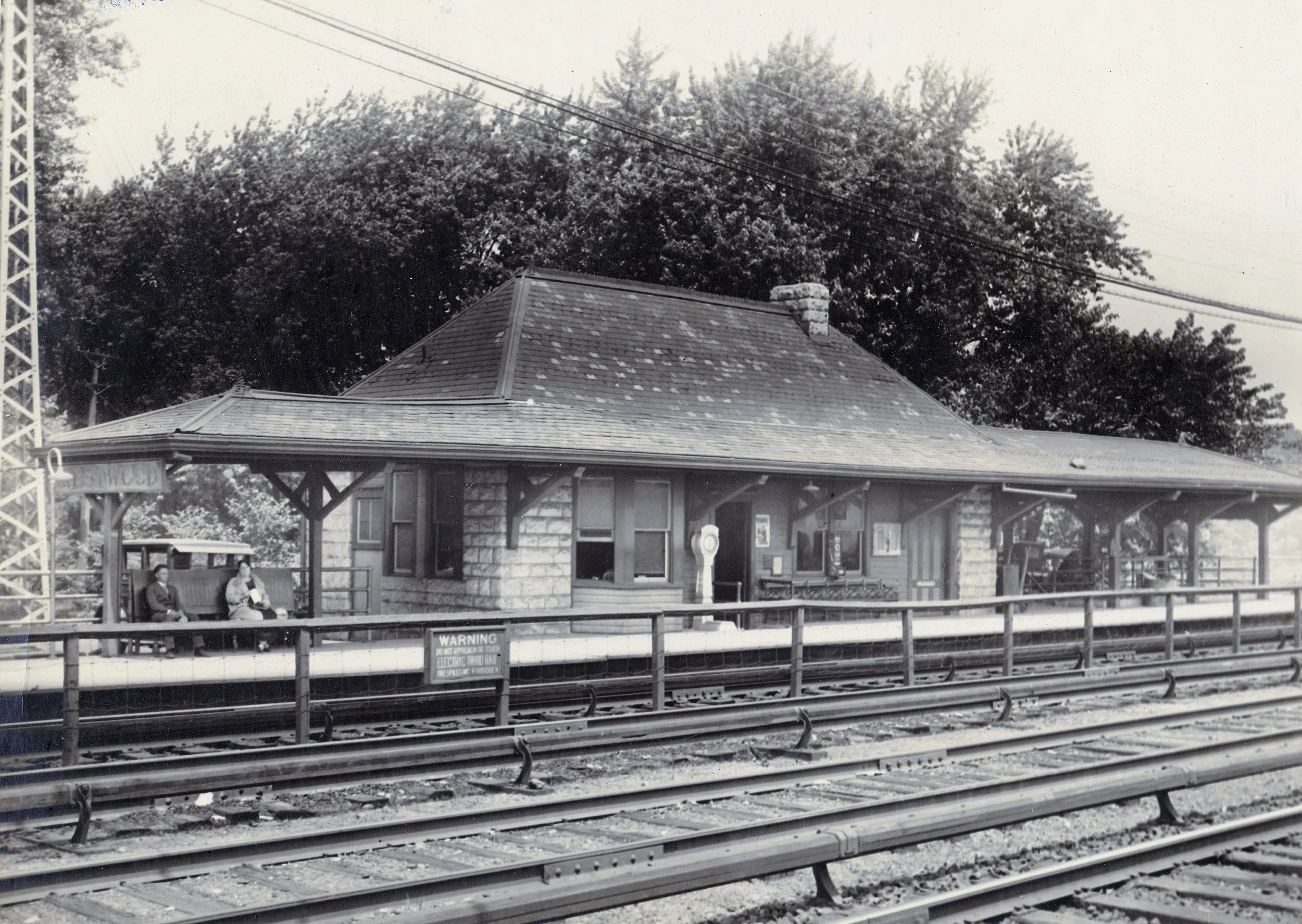 Pic-1124f (Crestwood Train Station).jpg