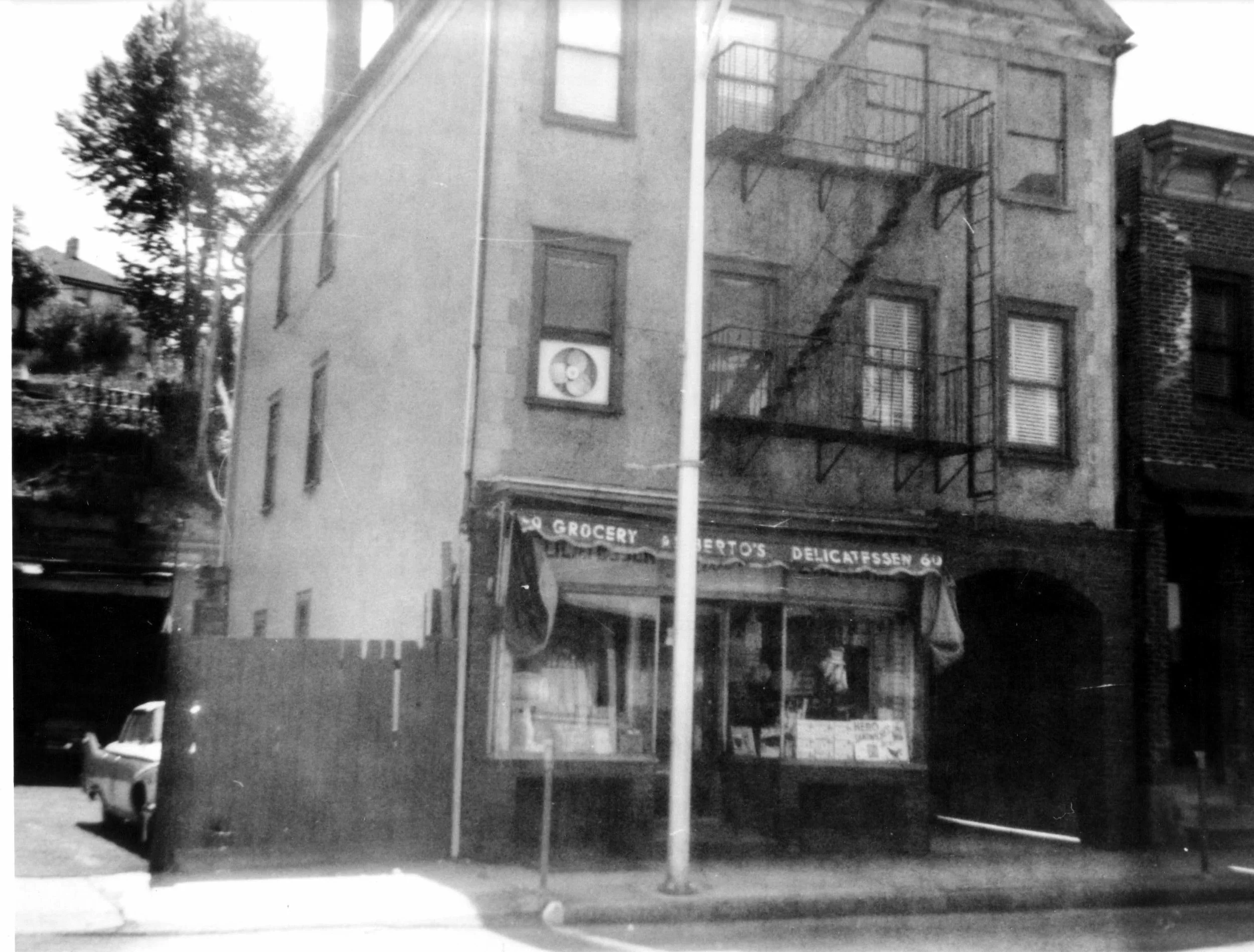 Pic-993 (Albertos Deli)