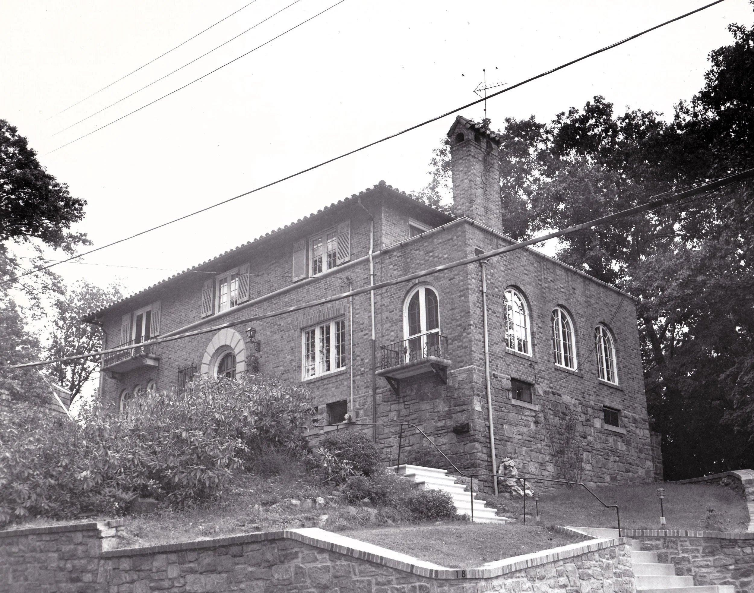 Pic-768 (Brick Building)