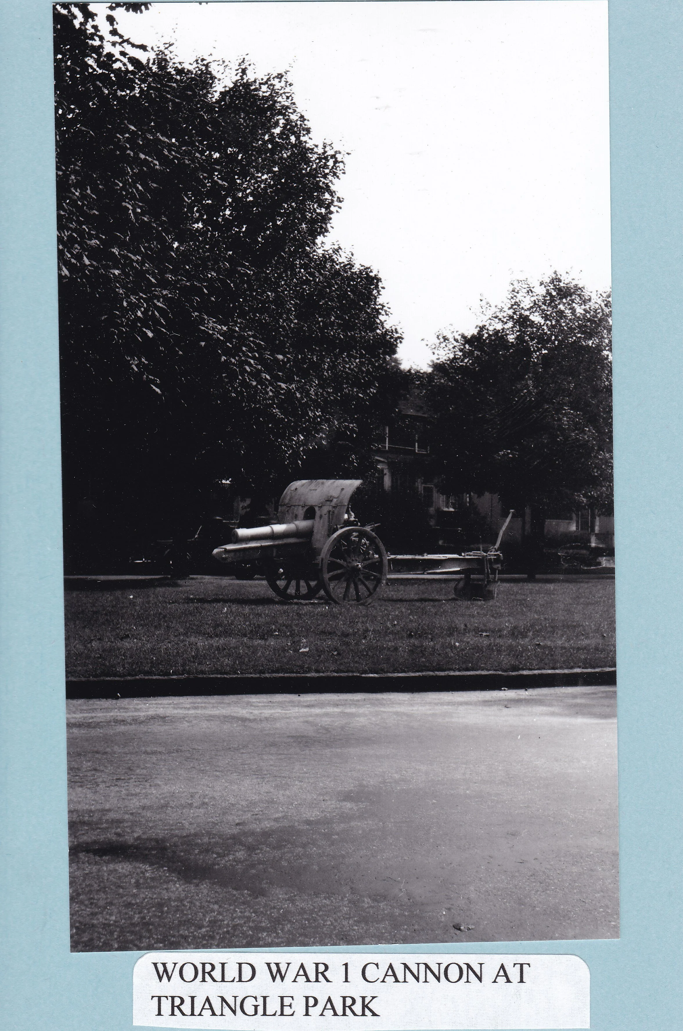 Pic-448 (World War I Cannon at Triangle Park)