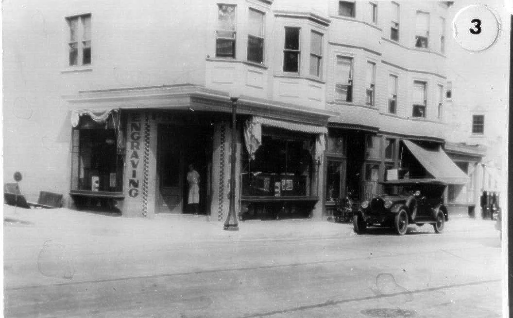 Pic-600 (Building and Car)