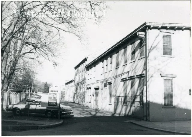 Pic-571 (Building and Parking)