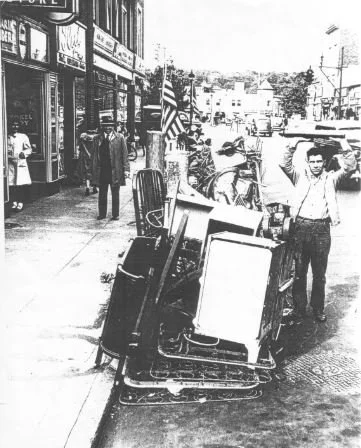 Pic-1020 (Man with Furniture)