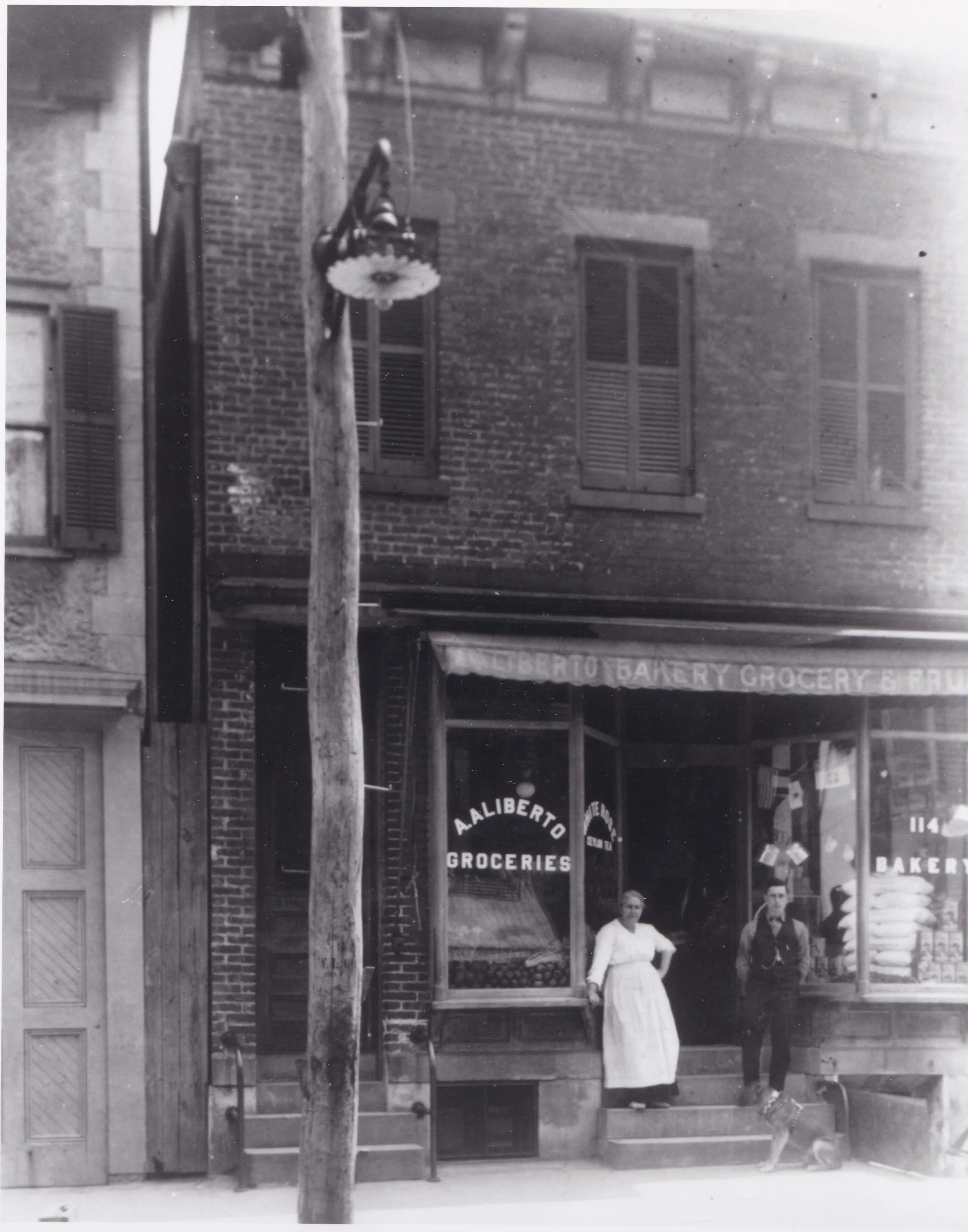 Pic-367 (Alberto Grocery and Bakery ~1940)