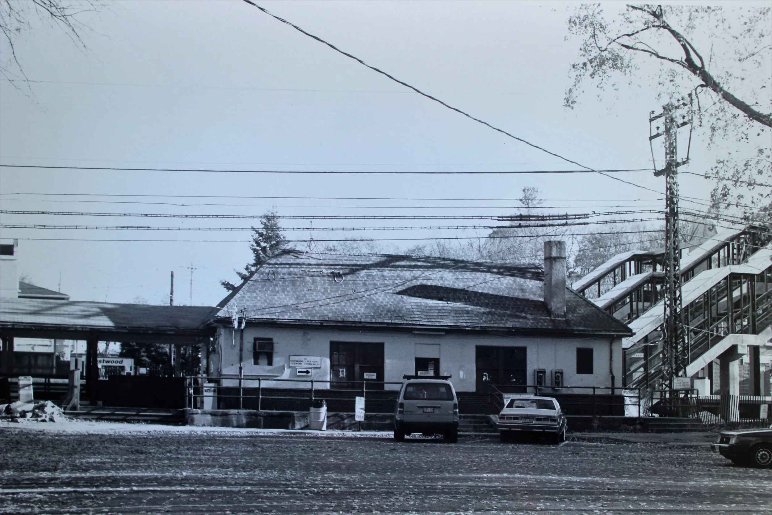 Pic-173 (Crestwood Train Station - back).JPG