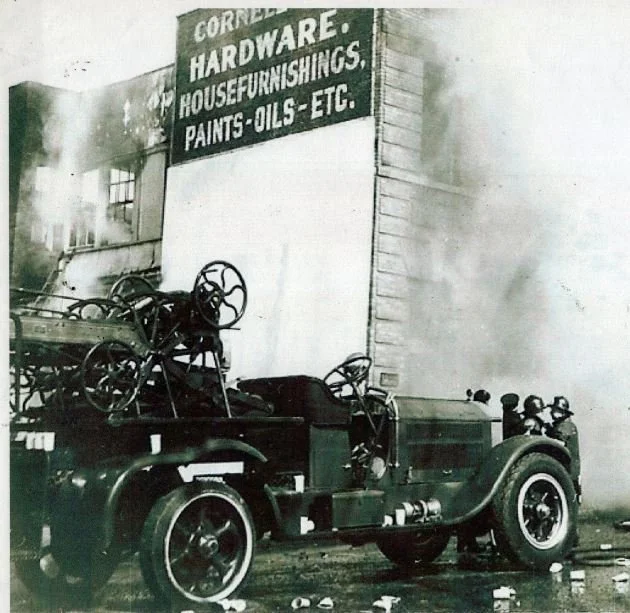 Pic-62 (Hook & Ladder at Cornell Fire on Lake Ave ~1946)