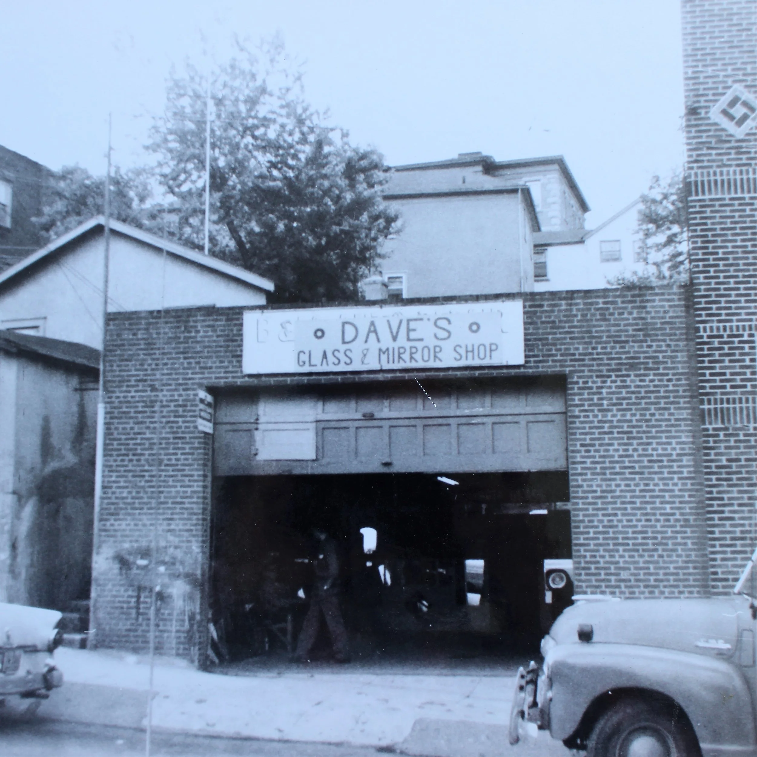 Pic-221 (Dave's Glass & Mirror Shop, Maynard Street)