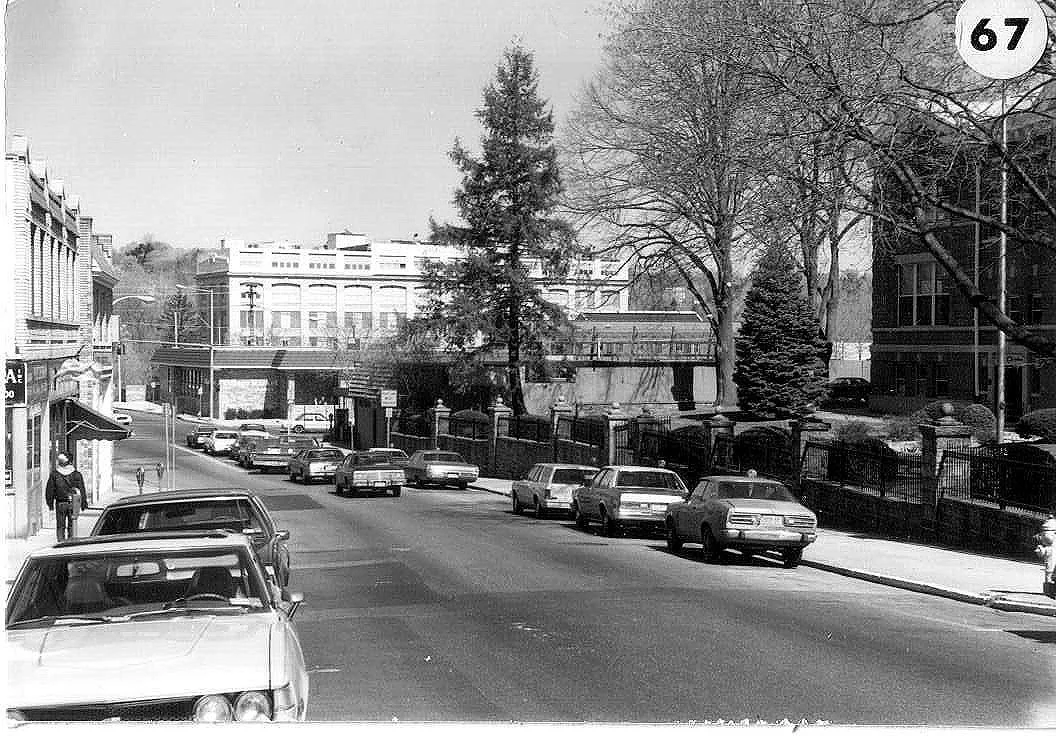 Pic-628 (Cars Parked on Street)