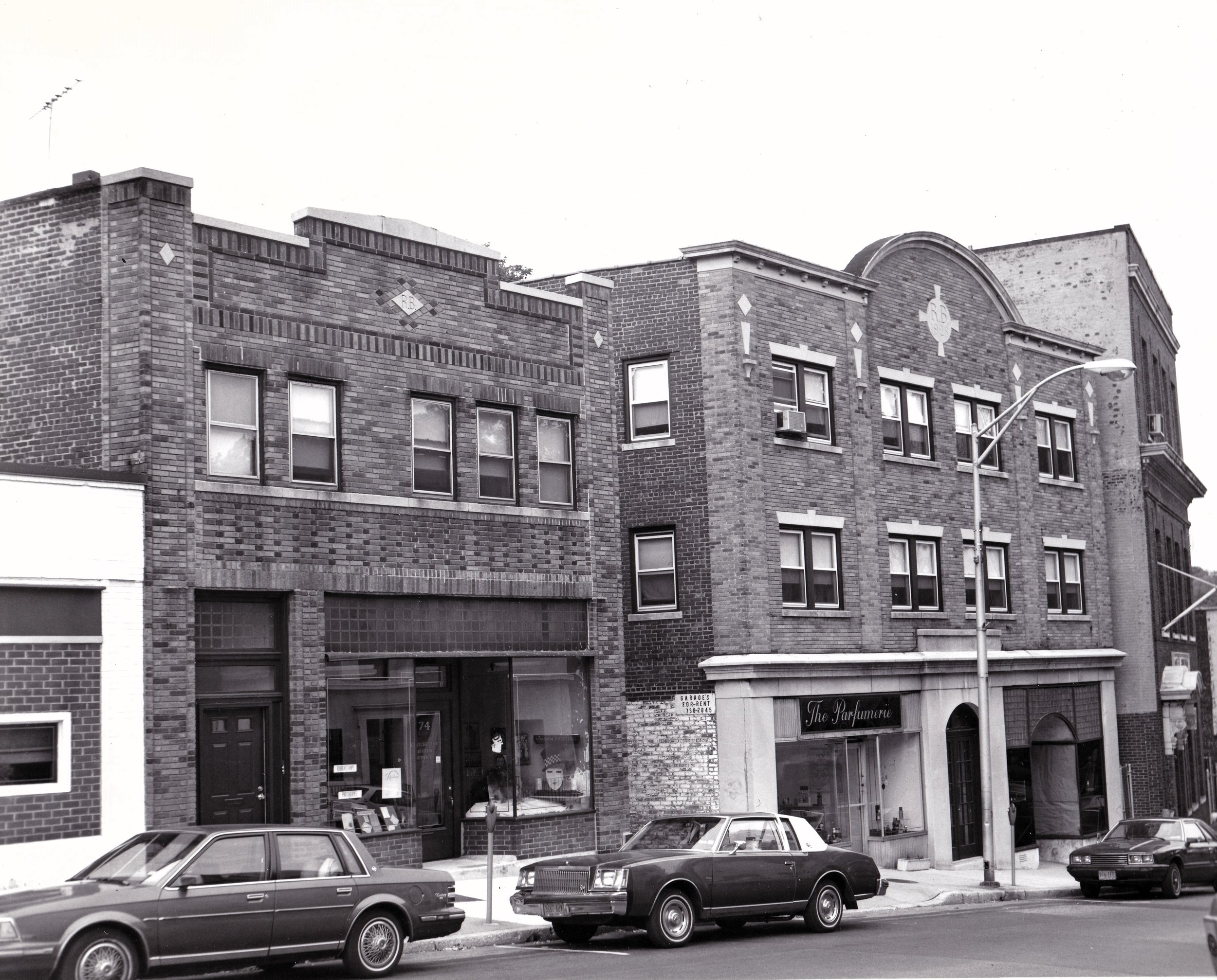 Pic-767 (Buildings and Cars)