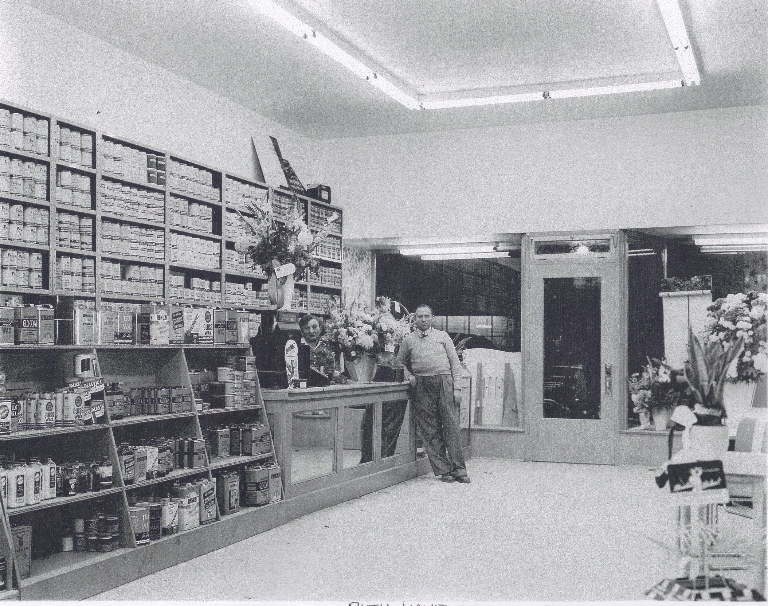 Pic-427 (People in Store)