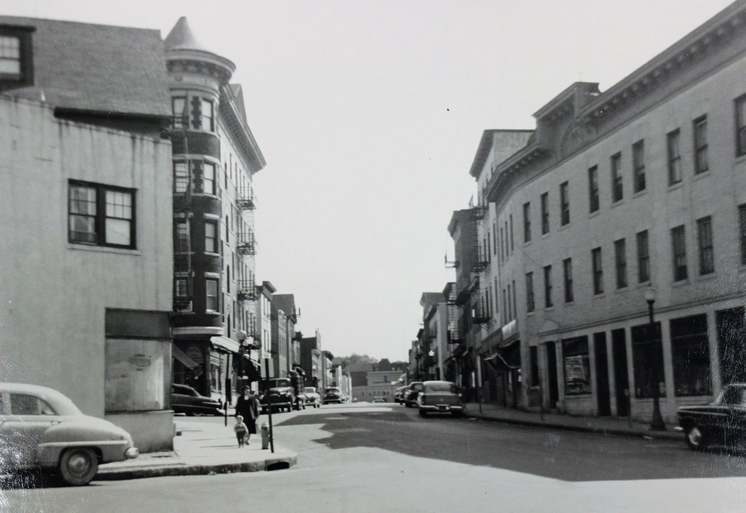 Pic-130 (Columbus Ave, looking South from intersection of Circuit and Columbus)