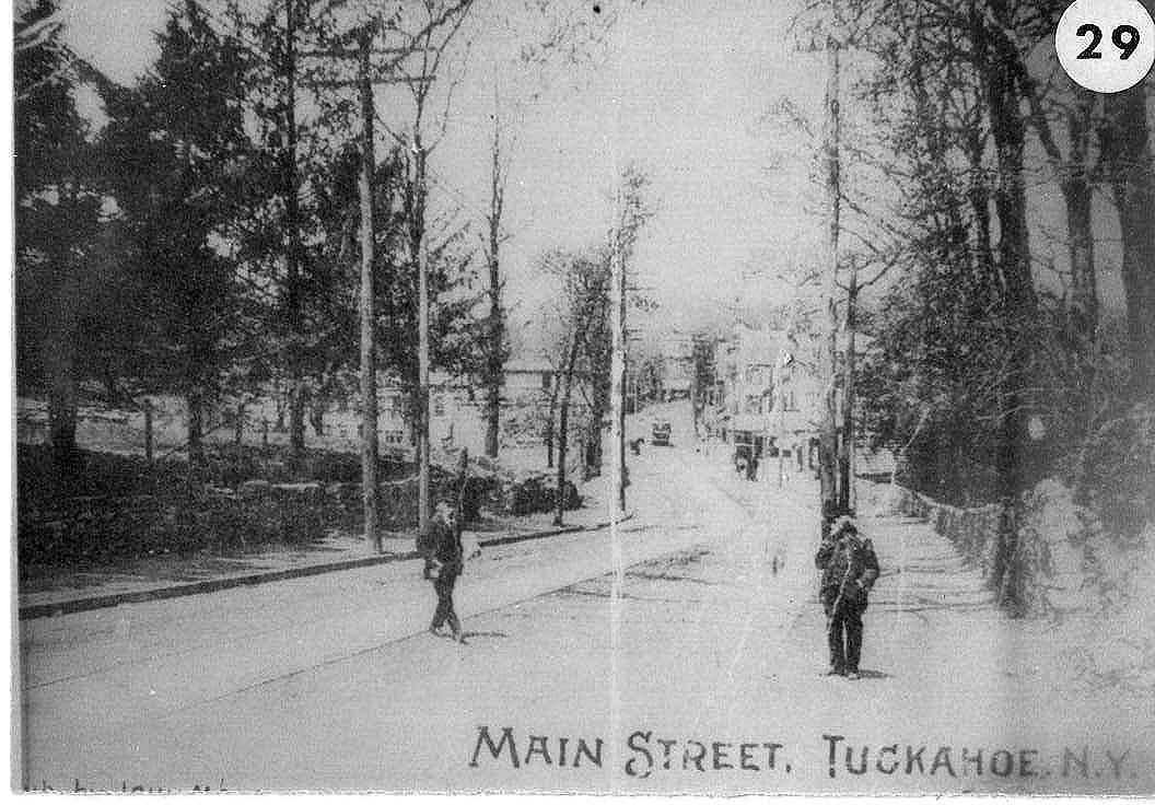 Pic-612 (People on Main St)