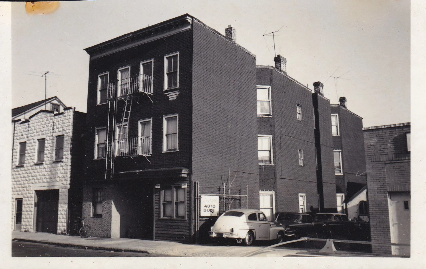 Pic-281 (Apartment Building Next to Autobody Shop)