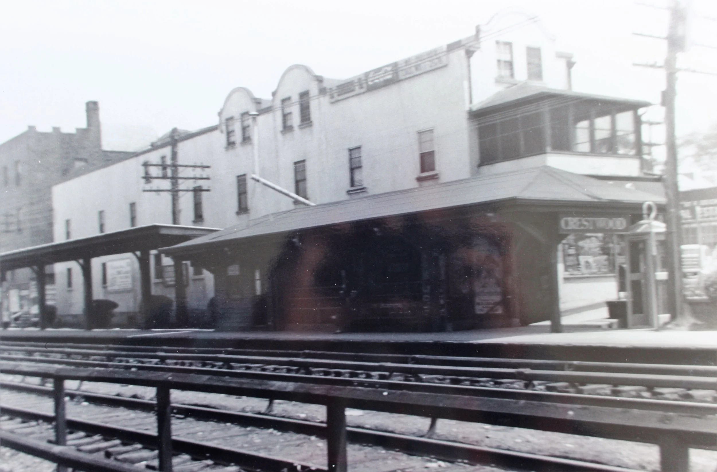 Pic-155 (Crestwood Station, looking north)