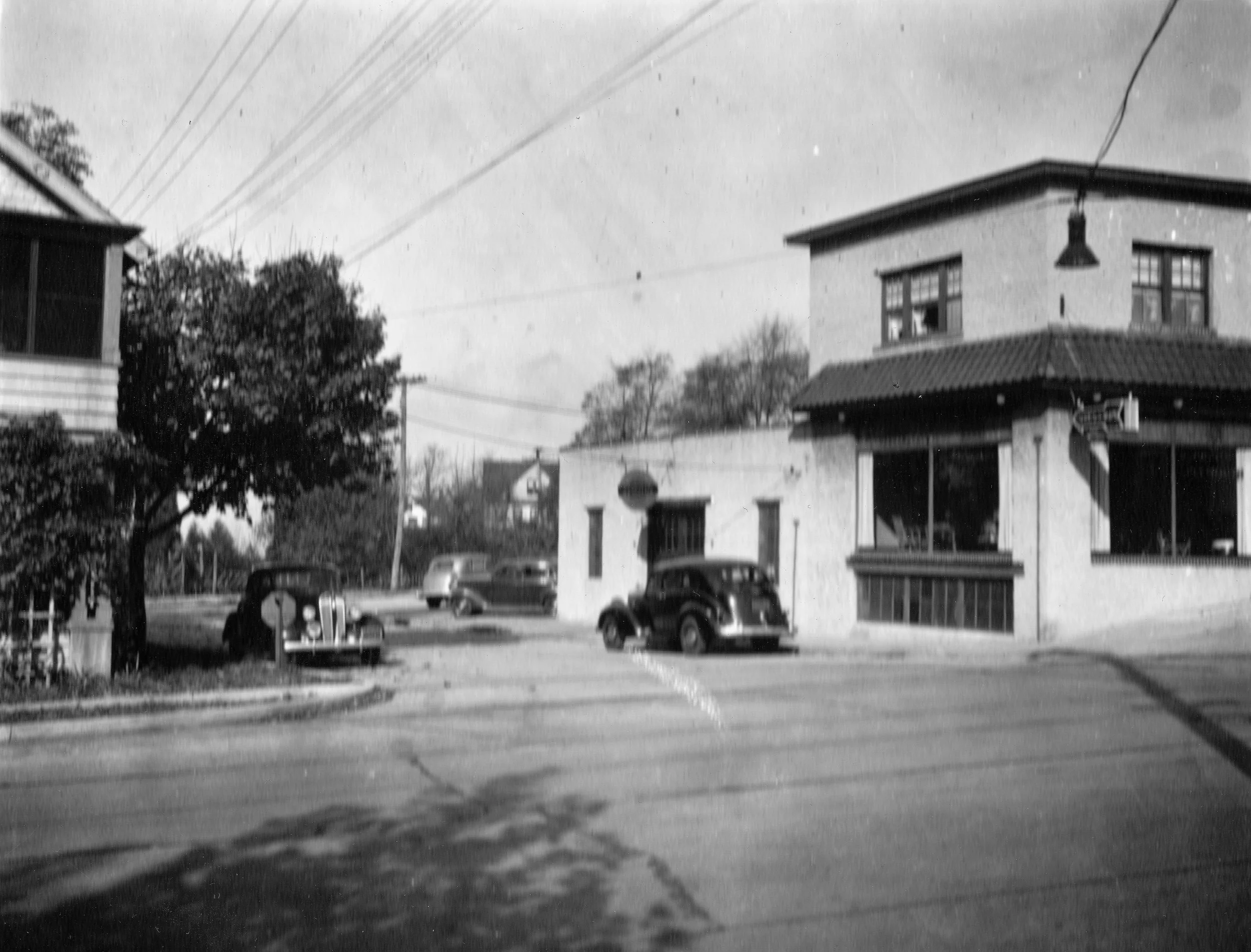 Pic-785 (Cars and Buildings in Intersection) 