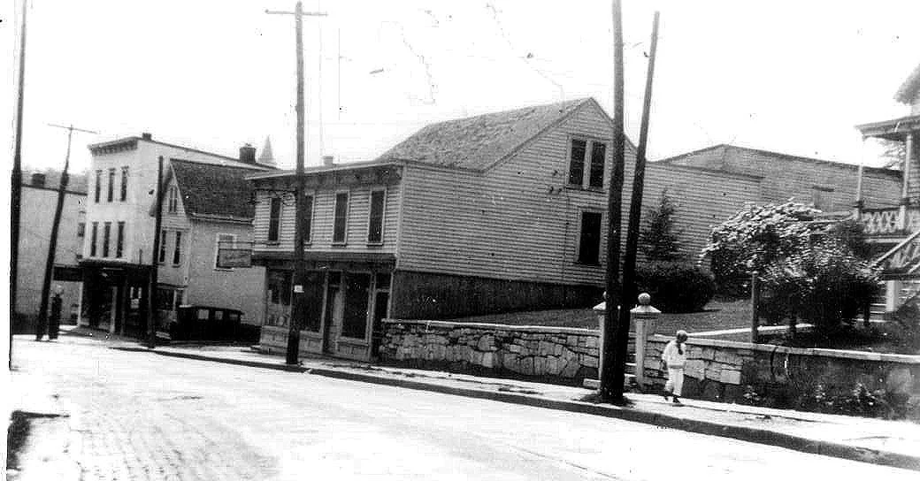 Pic-637 (Children Walking on Sidewalk)