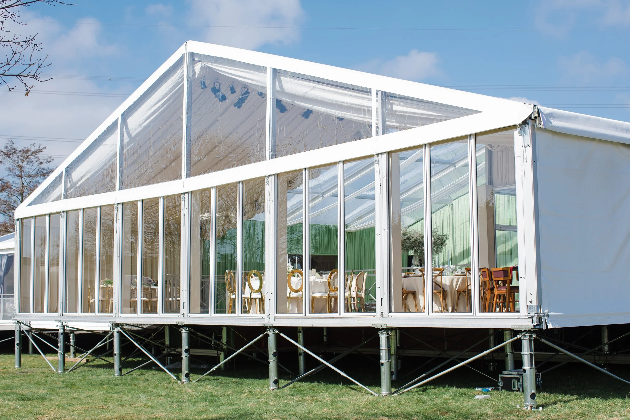 Clear frame marquee style