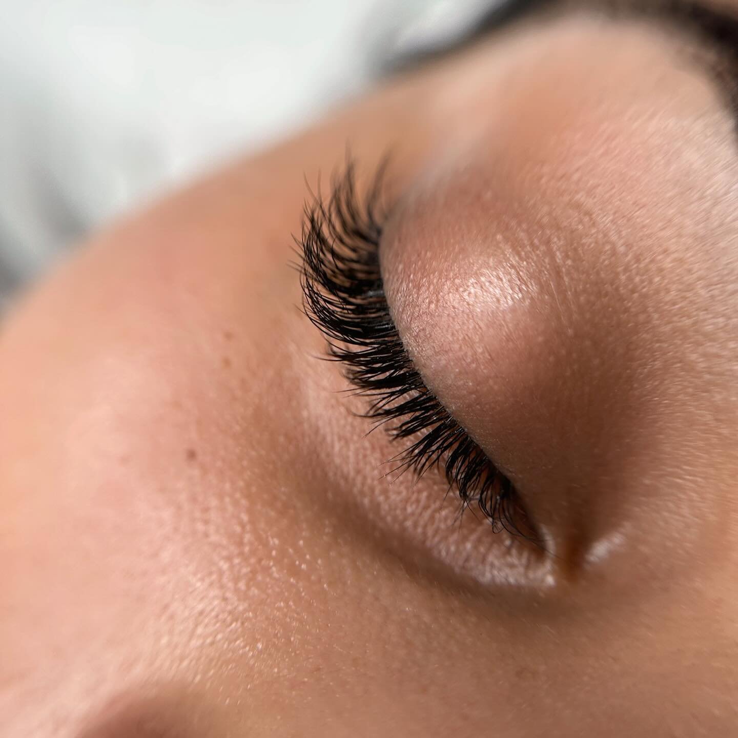 A lash tech v lash artists 🤺

Anyone can become qualified in Lash Extensions, but it&rsquo;s the artists that succeed. I take pride in being a lash artist. I see every eye as individual, there is no one size fits all when it comes to lash extensions