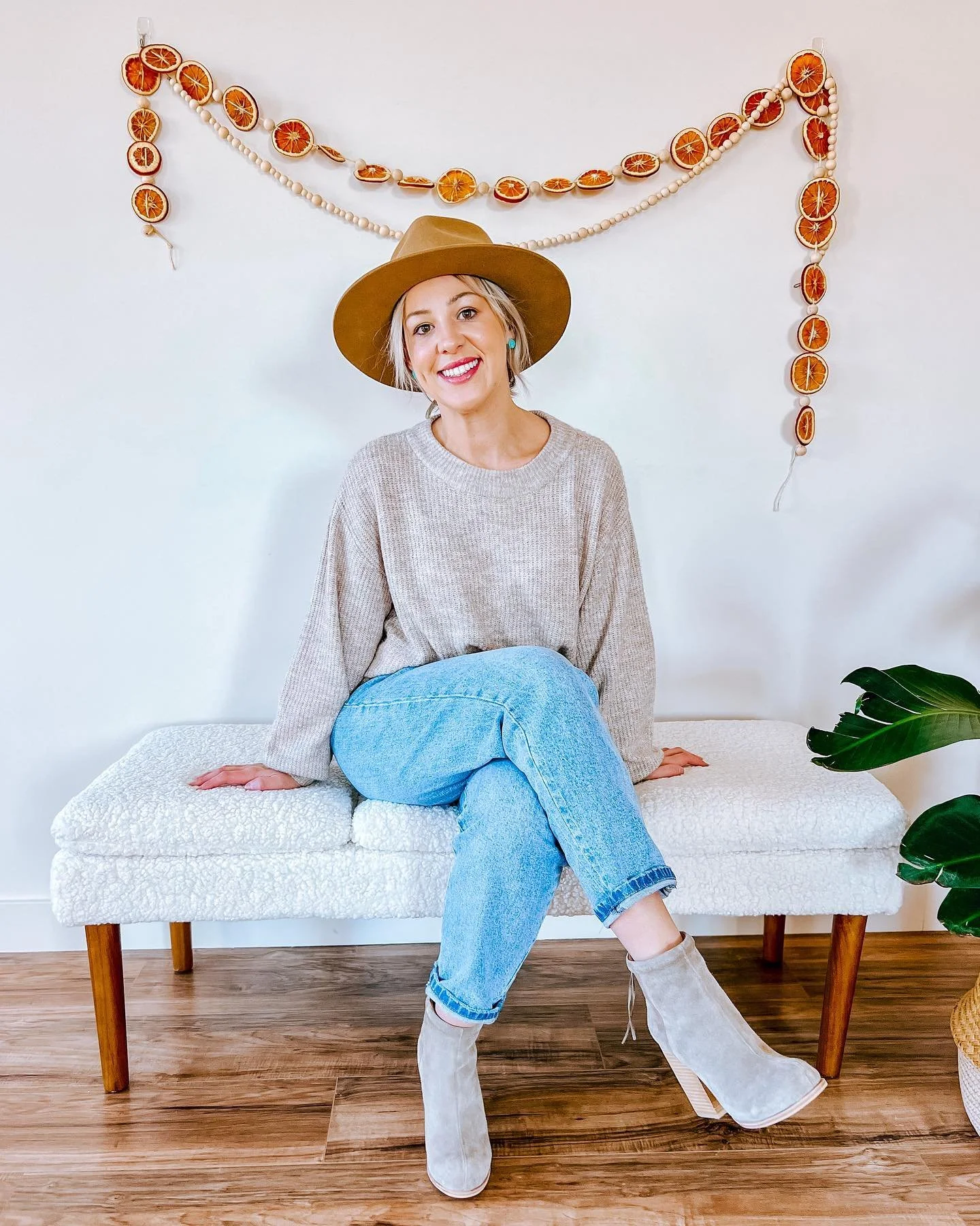 Meet Amber! The Nurse Injector and founder of The Face Study. 

Amber has always had an artistic passion and is obsessed with all things beauty. She loves being able to enhance your natural features with combining her creativity and medical skills.

