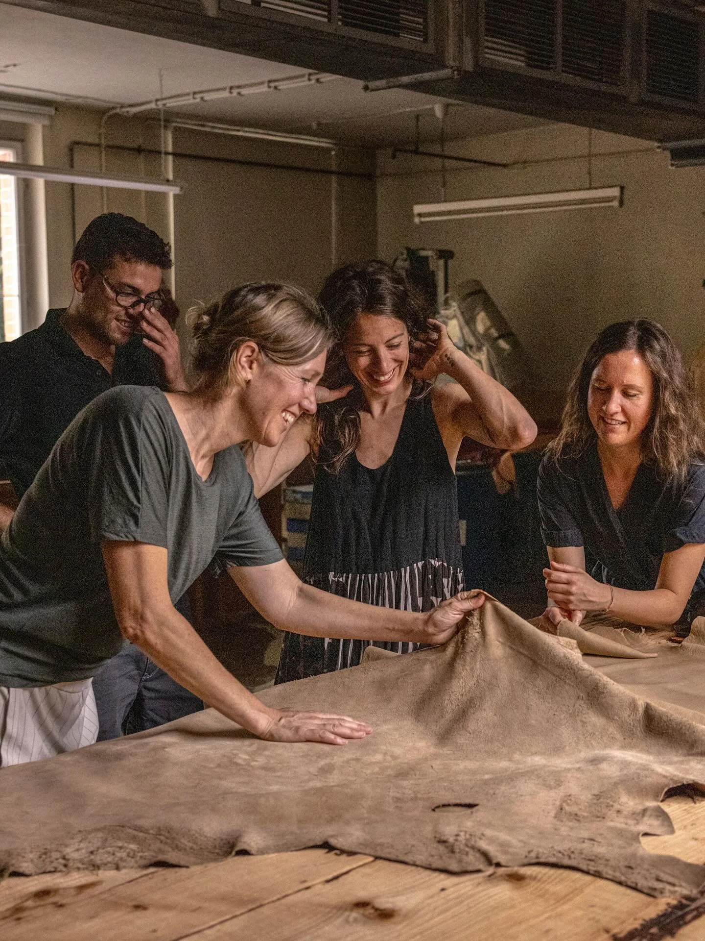 The first Wildling made from deer leather. 🤍🦌⁠
For this special project, @nina___co—initiator and project manager at Regionales Leder—had a unique, regional suede leather produced for @wildling.shoes. To