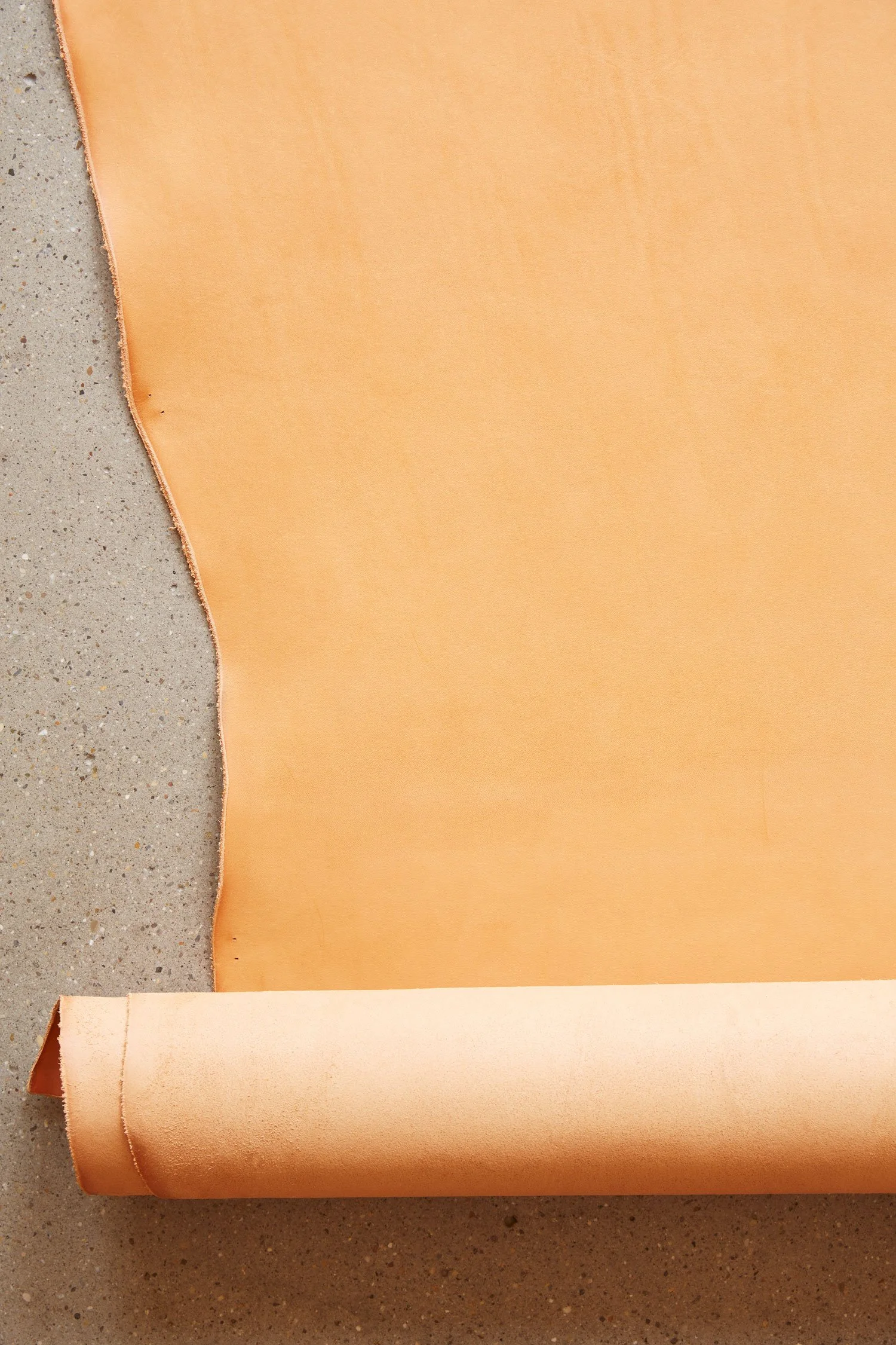 Rindsleder vegetabil gegerbt | pflanzlich gegerbtes Leder | Schweizer Leder.jpg