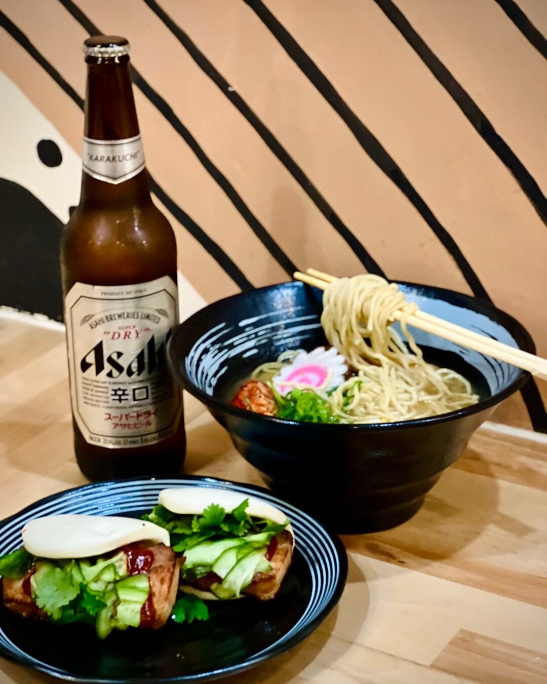 Chicken ramen, pork buns, and a side of good vibes.
Dive into flavor paradise at Noods Bar! ❤️🍜🍺

📍Noods Bar - Rancho Cucamonga ⁠
12780 Foothill Blvd, Rancho Cucamonga, CA 91739⁠
☎️ (909) 899-0101⁠
.⁠
.⁠
.⁠
#ramen #japaneseramen #noodles #ranchocu