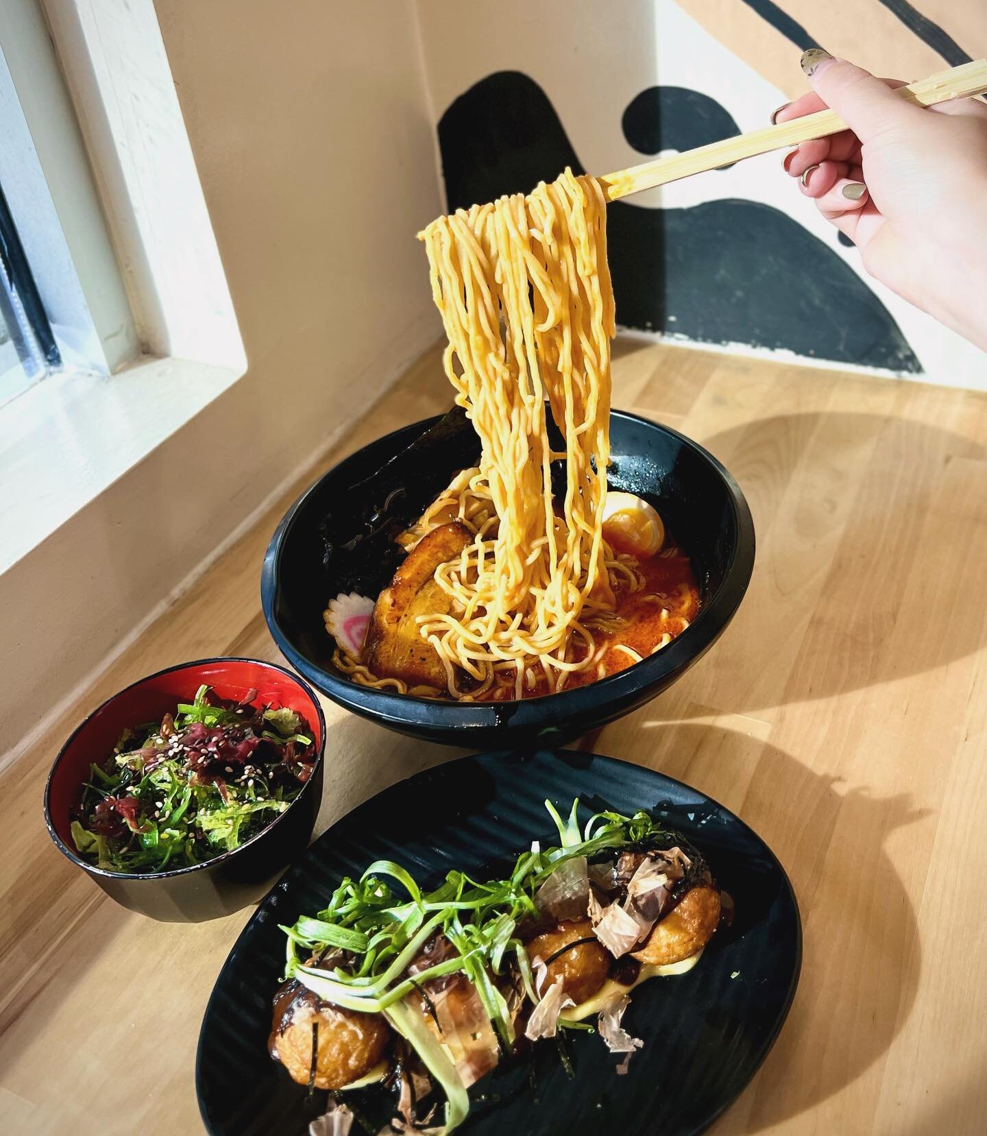 Spice up your chilly day with our spicy miso ramen, tantalizing Takoyaki and refreshing Seaweed salad !
Embrace the warmth at Noodsbar where every bite is a bowlful of comfort 🍜🌶️🐙

#ramen #japaneseramen #noodles #ranchocucamonga #rancho #foodporn