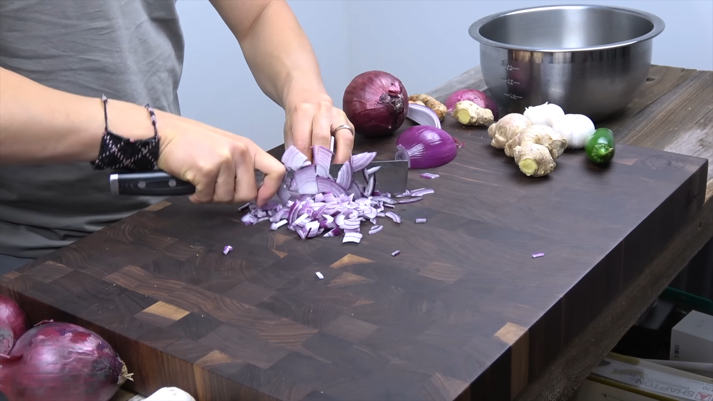 (185) Chef Knife vs Nakiri For Cutting Vegetables 00-02-13.png
