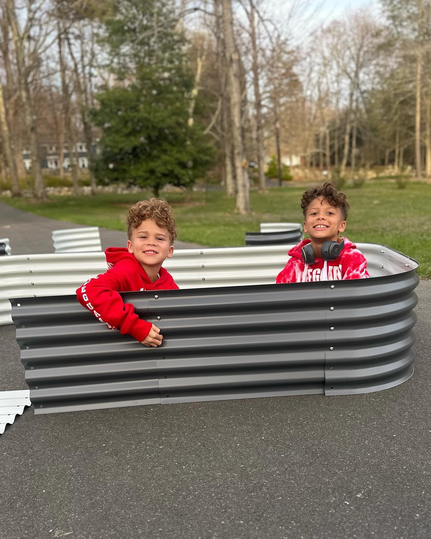 Borderan bros at work building more garden beds! #spring 🌸💐🌺🌷🌻