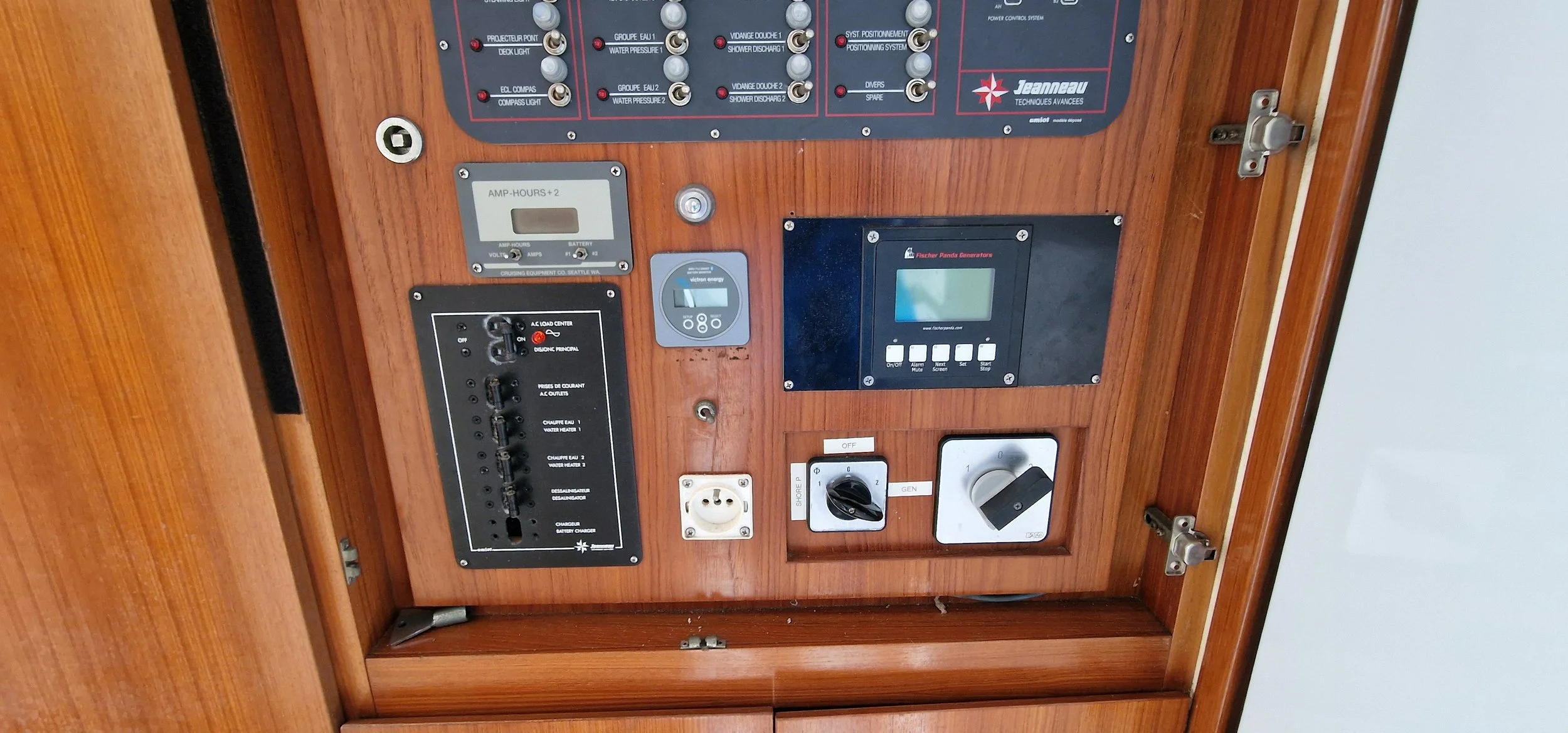 FOR SALE / LAMBADA: Lagoon 47 VPLP Catamaran. VPLP, JTA, Jeanneau Techniques Avancées, Van Peteghem/Lauriot-Prevost, Classic Cruising Catamaran, Classic Lagoon