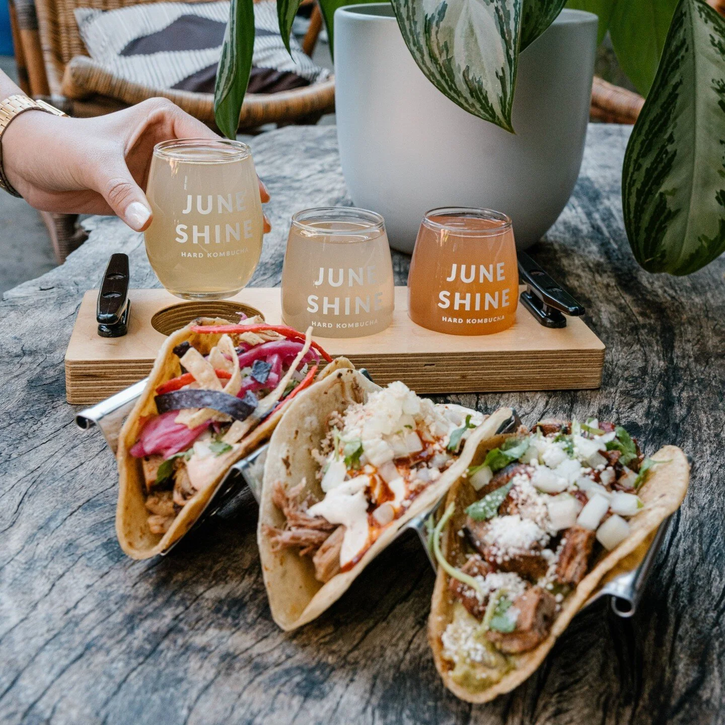 Spice up your Friday and add a little fizz 🌮💃 Indulge in the ultimate taste sensation at our Spitfire location nestled inside the Juneshine Ranch tasting room!