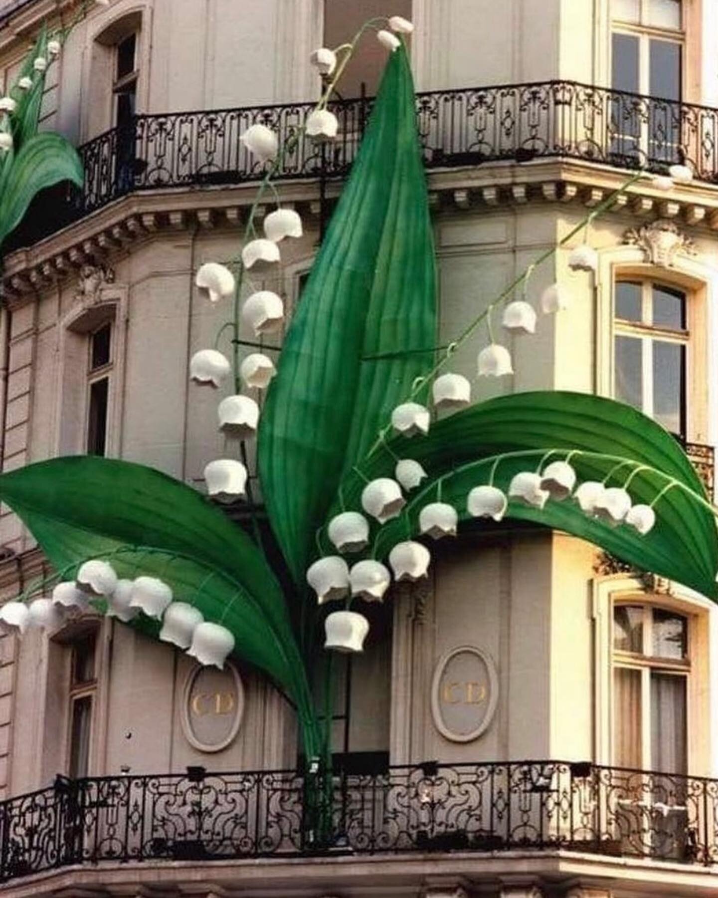 In awe of Dior's gigantic sculpture of my absolute favorite flower, Lily of the Valley, installed outside their store in Paris in celebration of La F&ecirc;te du muguet. And it goes without saying that I am completely taken by Dior Maison's new table