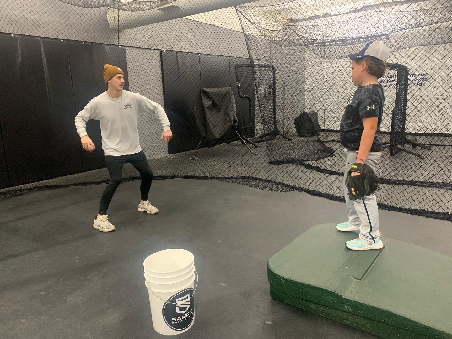 #Shackletes Wyatt Crouse, Eli Handy, and Wrigley Matthews working with current Tampa Bay Rays Pitcher Caleb Sampen on some pitching tonight!