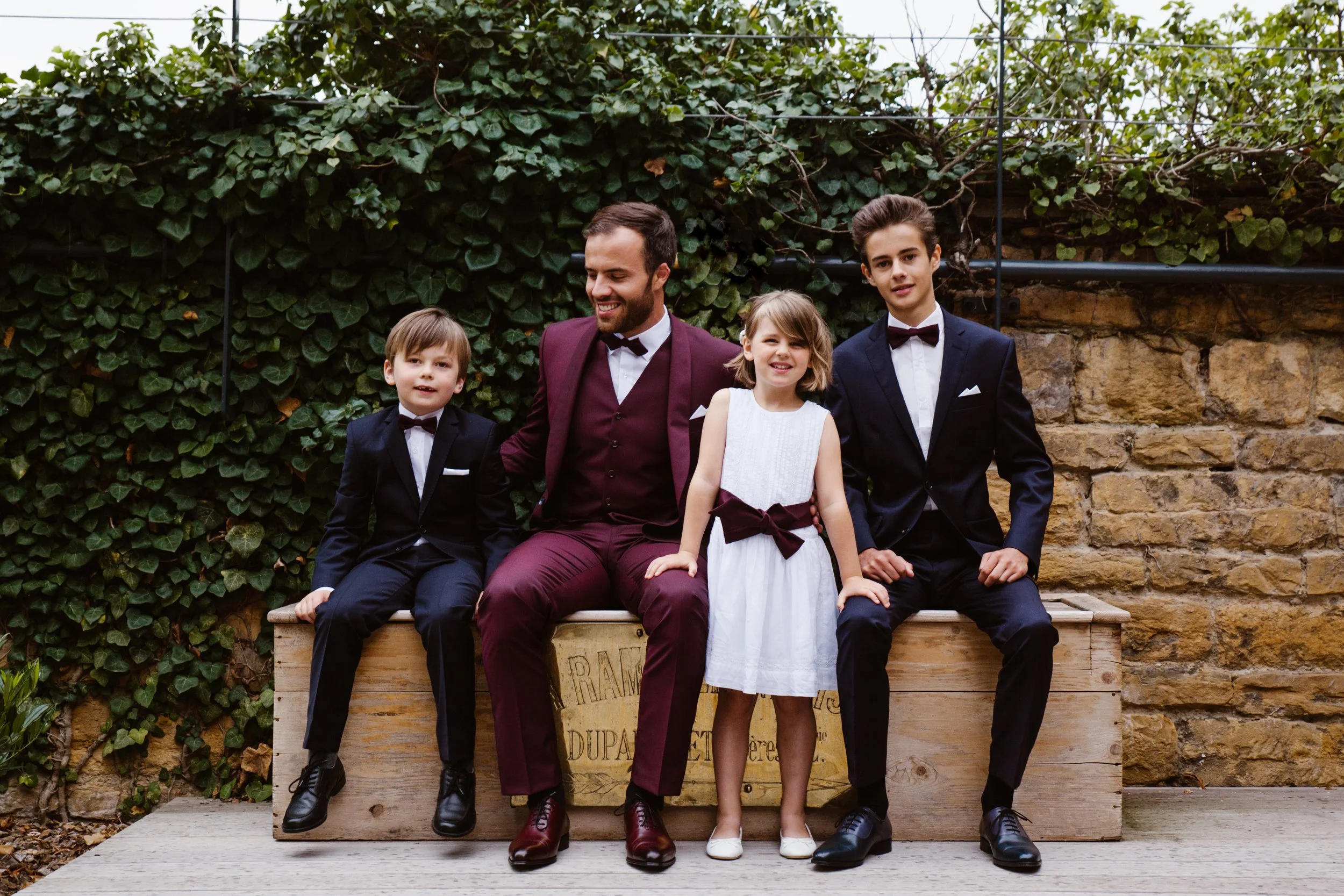 Costumes de mariage sur-mesure à Lyon. Créez le costume sur mesure qui vous ressemble chez Costumes Spinelli. Découvrez tous nos modèles en boutique sur rendez-vous. 