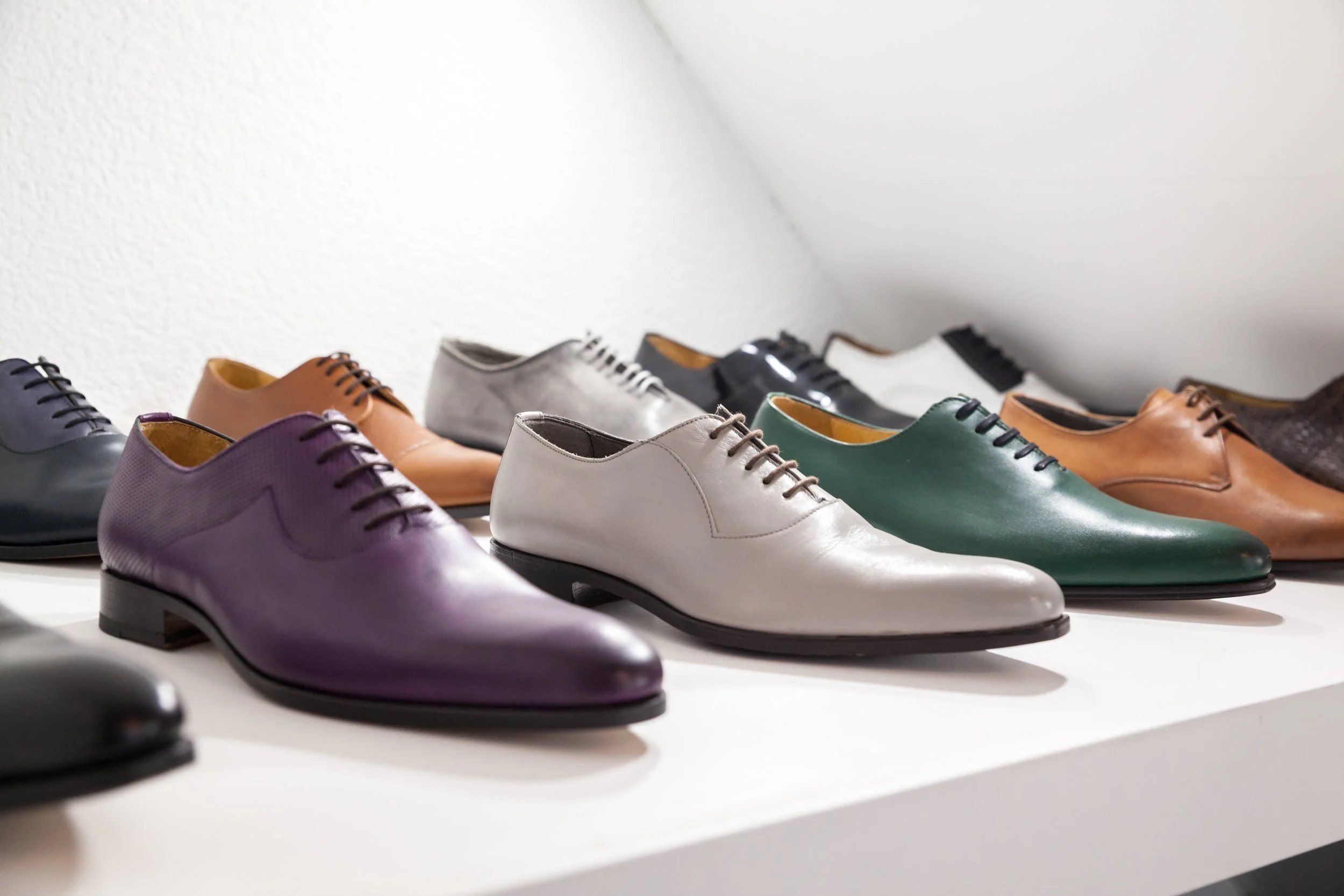 Costumes de mariage sur-mesure à Lyon. Créez le costume sur mesure qui vous ressemble chez Costumes Spinelli. Découvrez tous nos modèles en boutique sur rendez-vous.