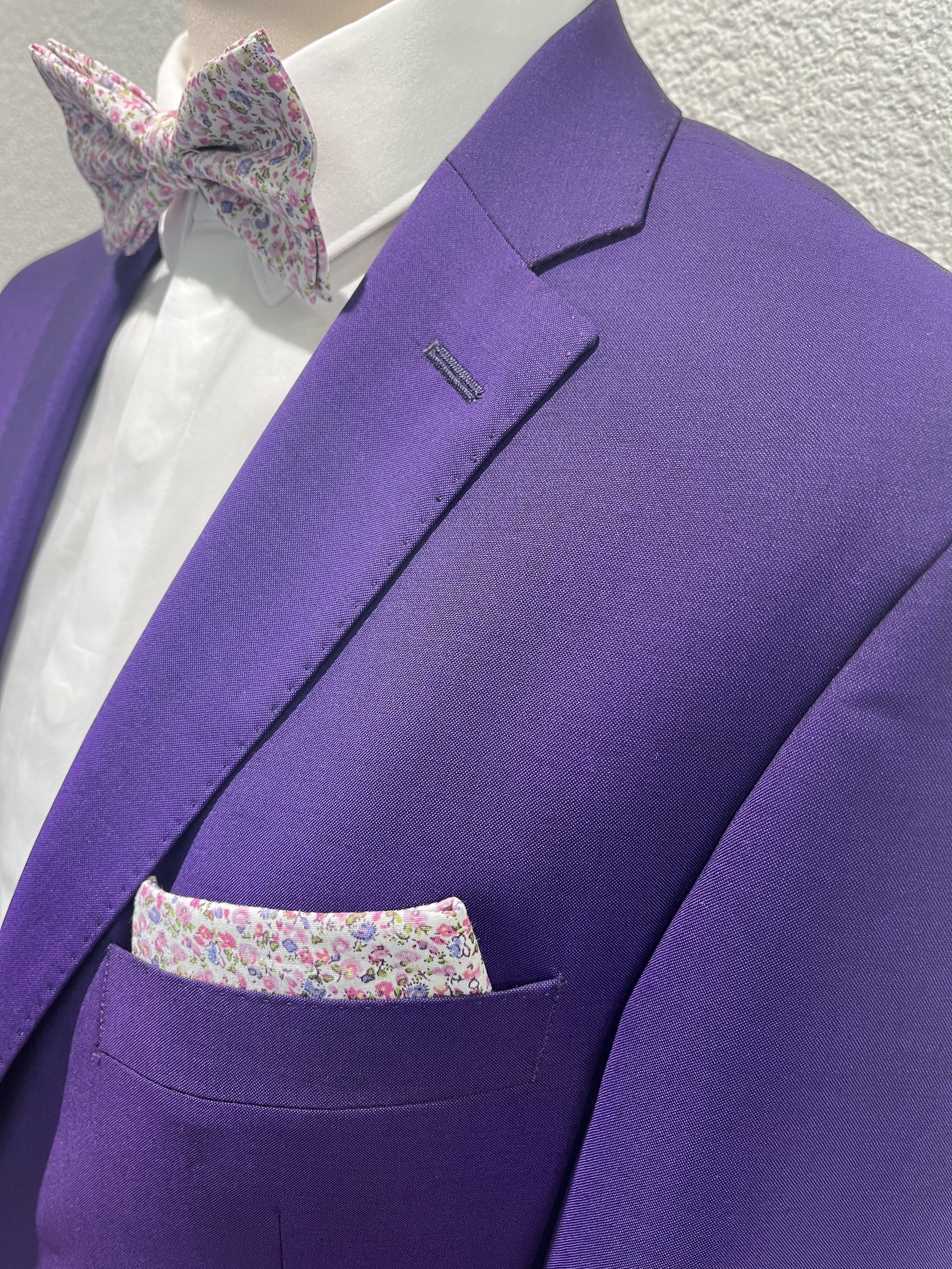 Costume de mariage violet n°23 - zoom