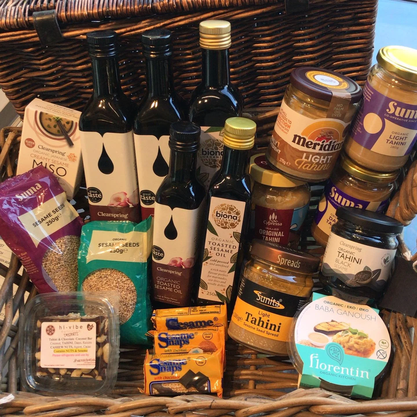 Tahini is the topic of the day here at Purple Carrot!💜🥕
A recent discovery for some, a cupboard staple for others🛒✨Tahini is a wonderfully versatile paste.
Rich in healthy fats, fibre, protein and essential minerals💪
Good for your heart, hair, br