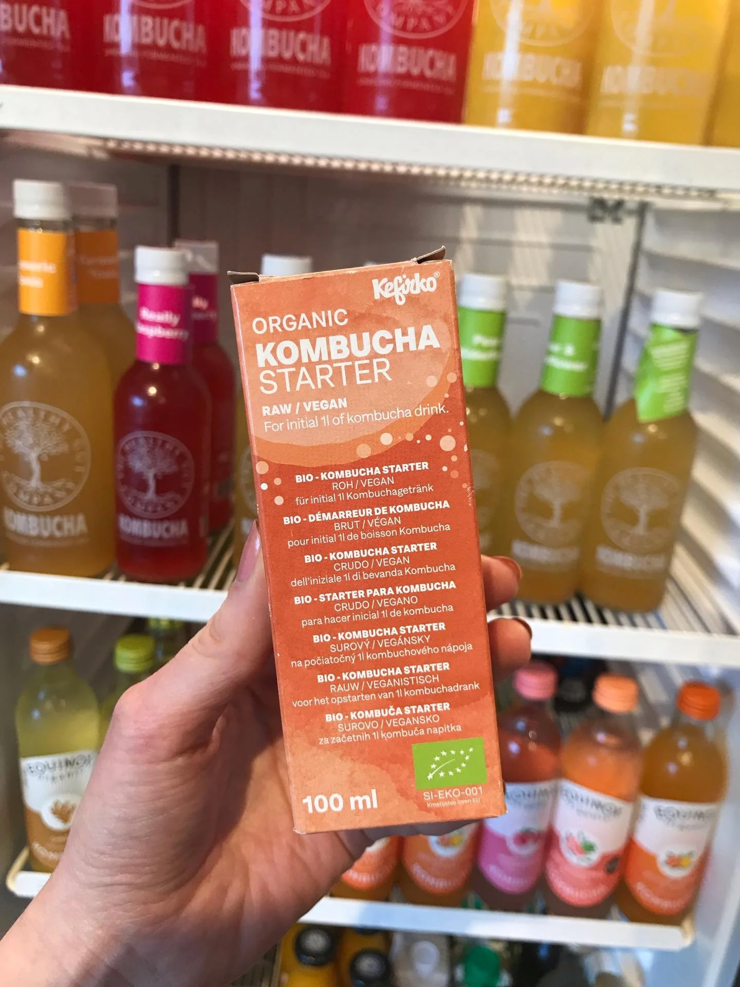 Of course we have lots of delicious kombucha drinks here at Purple Carrot but now we also have an organic kombucha starter by Kefirko - so that you can easily make your own batches at home!
