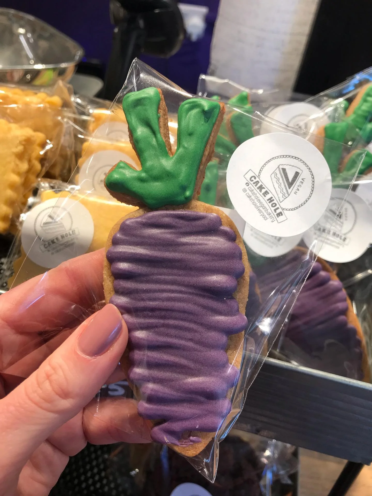 PURPLE CARROT! 😍 Swipe to check out our sweet treats from @cakeholeliverpool