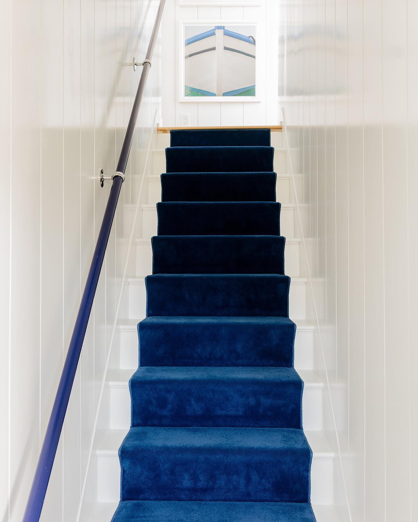 Stairway to heaven ⚓️

📸 by @michaeljleephotography 

.
.
.

#nancyhillinteriors #nancyhill #nhi #interiordesign #interiordecorating #interiordesigner #interiordecor #interior #interiors #design #decor #homedecor #home #newengland #boston #capecod #