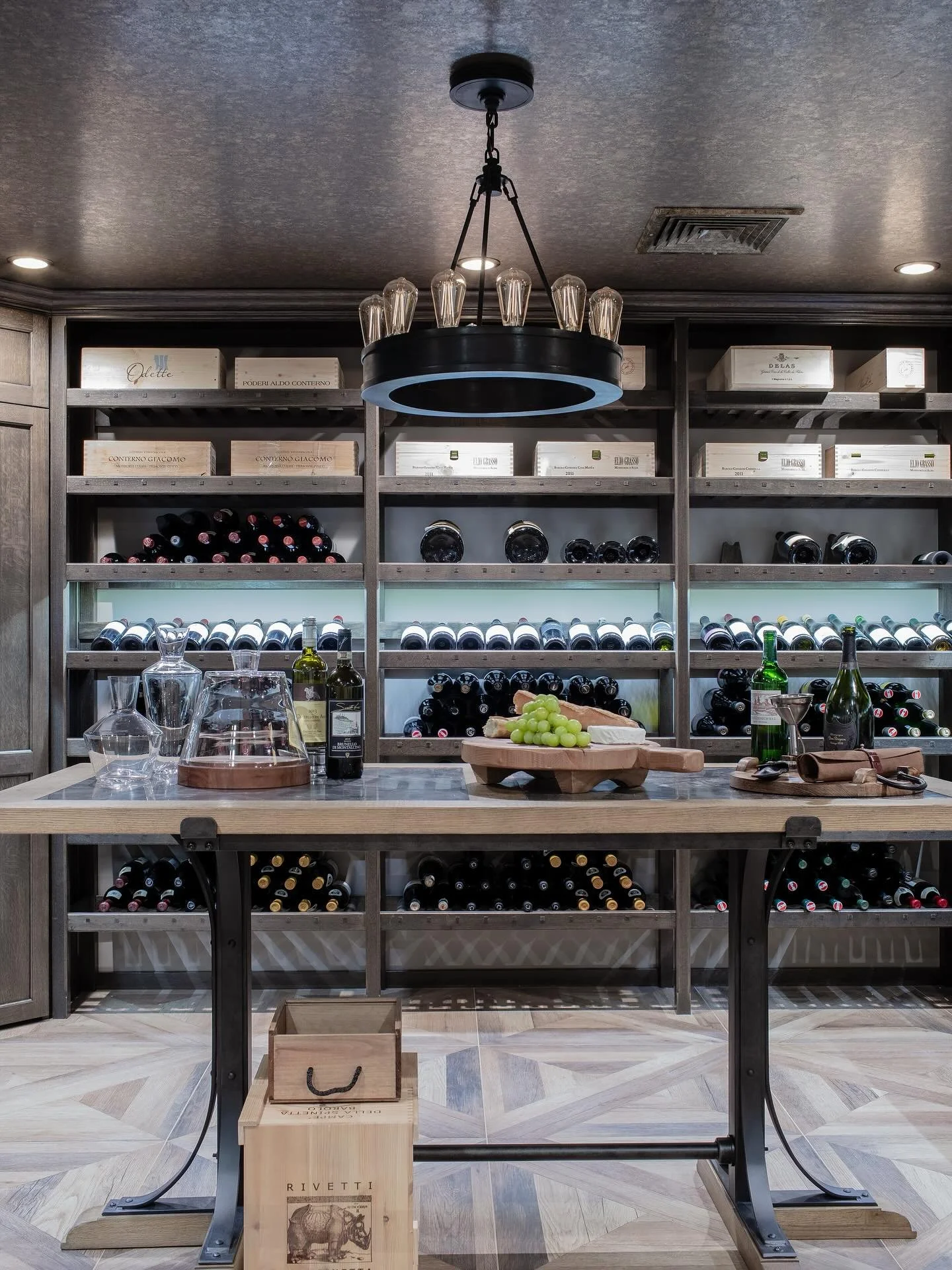 See you for happy hour 🍷 

Photography by: @michaeljleephotography