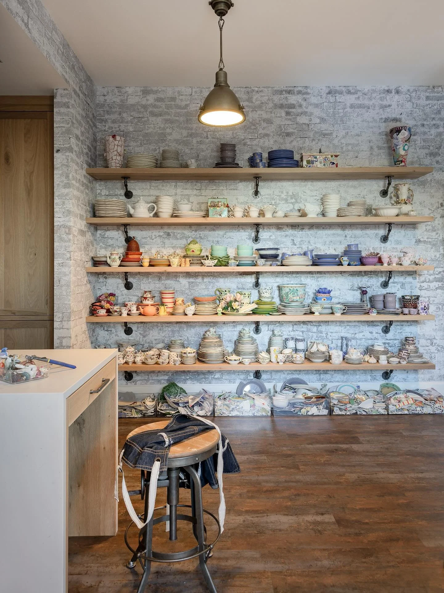 Your one of a kind Art Studio, just steps away from your bedroom 🎨

Photography by: @michaeljleephotography