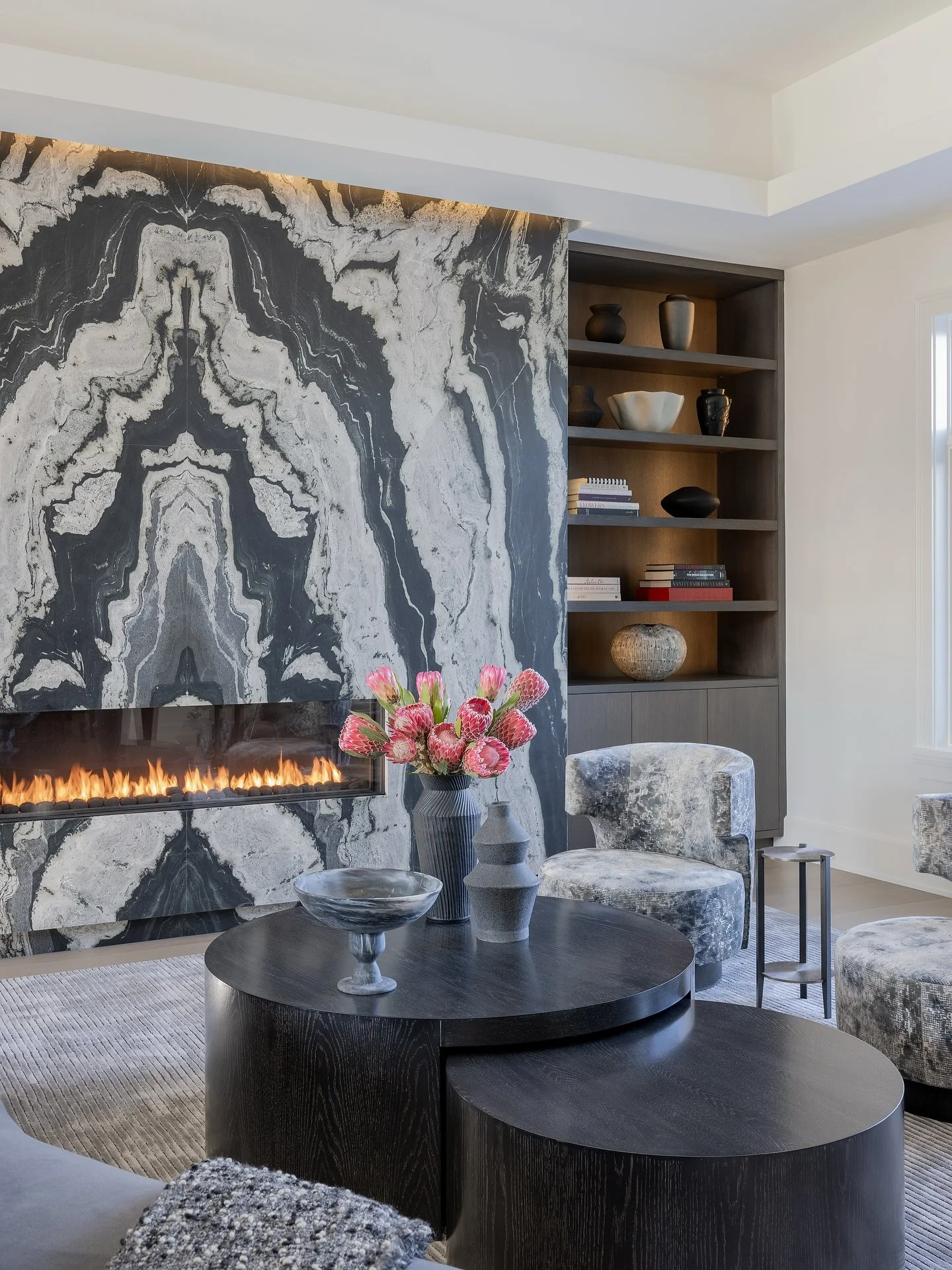 Ready for winter with this bold yet serene fireplace❄️🔥

Photography by @michaeljleephotography 

#interiordesign #fireplace #marblefireplace #livingroom