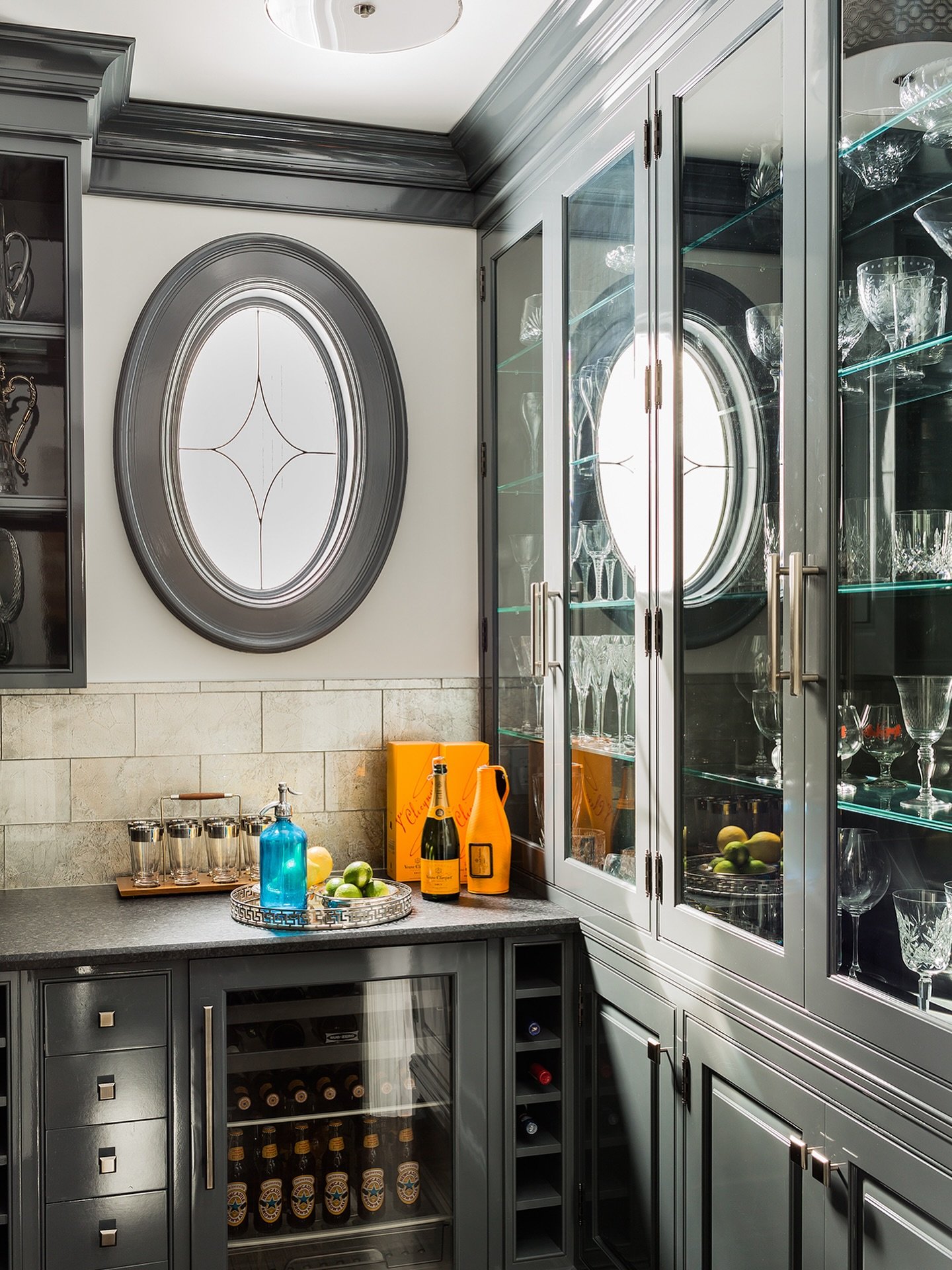 A little luxury, a lot of gratitude✨🦃

Photography by @michaeljleephotography 

#thanksgiving #bar #bardesign #interiordesign #homedesign